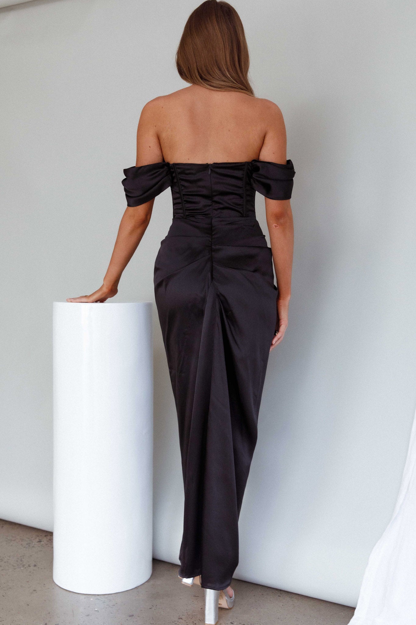Mariesa Plunging Neckline Dress Black-Maymioy