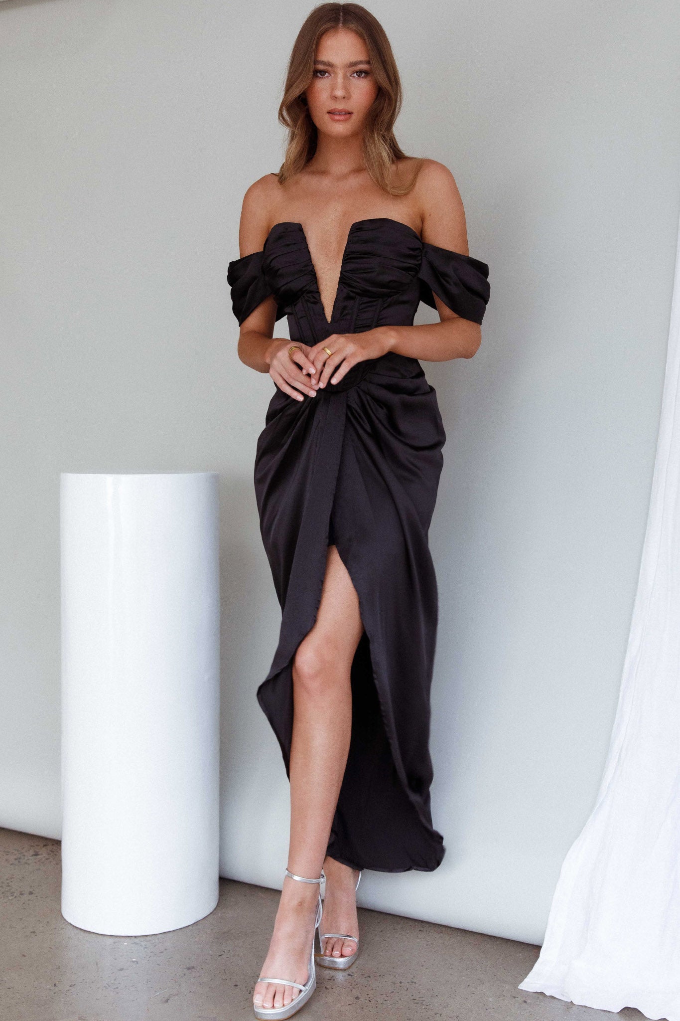 Mariesa Plunging Neckline Dress Black-Maymioy