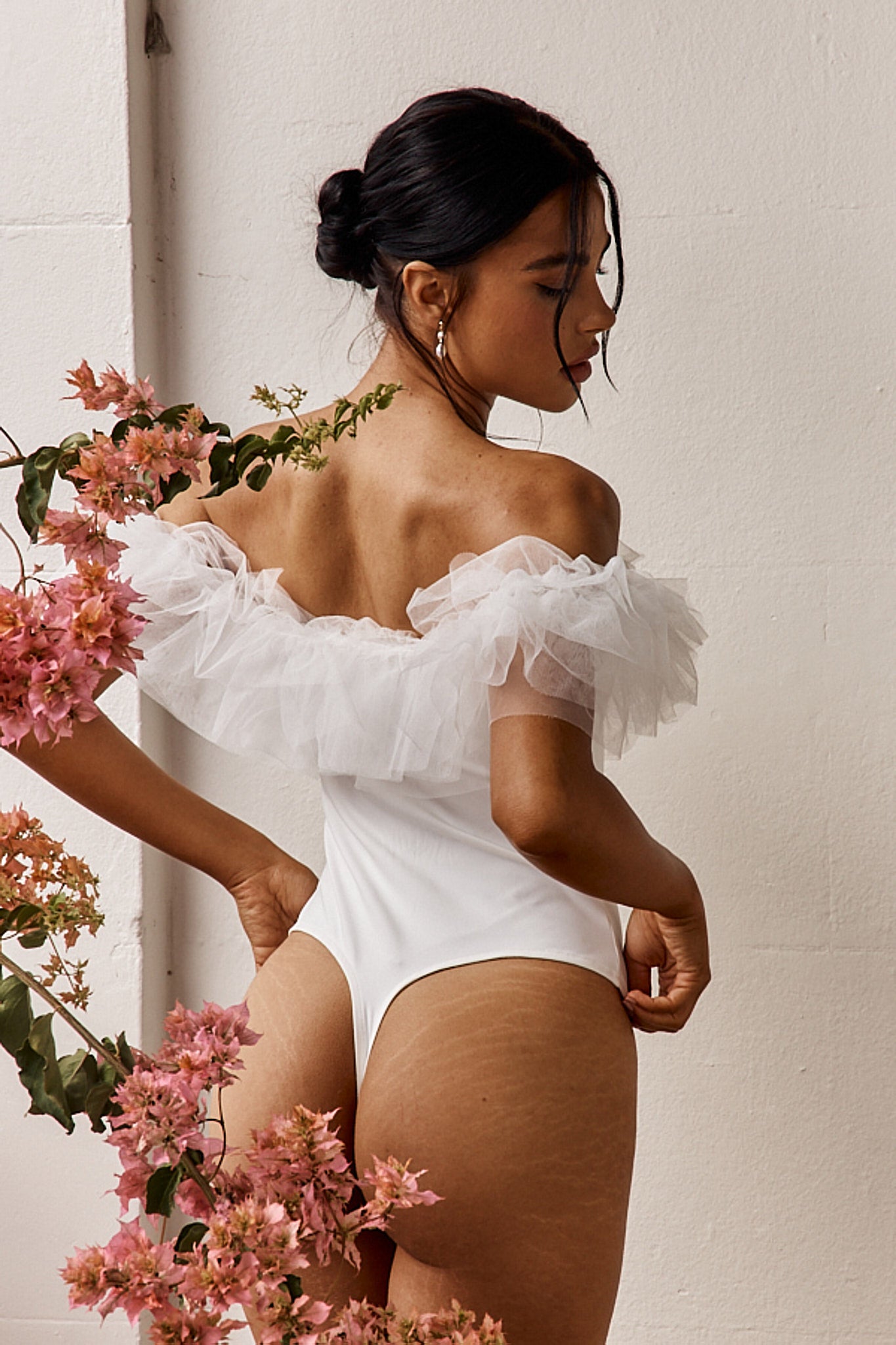 Gianni Ruffle Off-Shoulder Bodysuit White-Maymioy