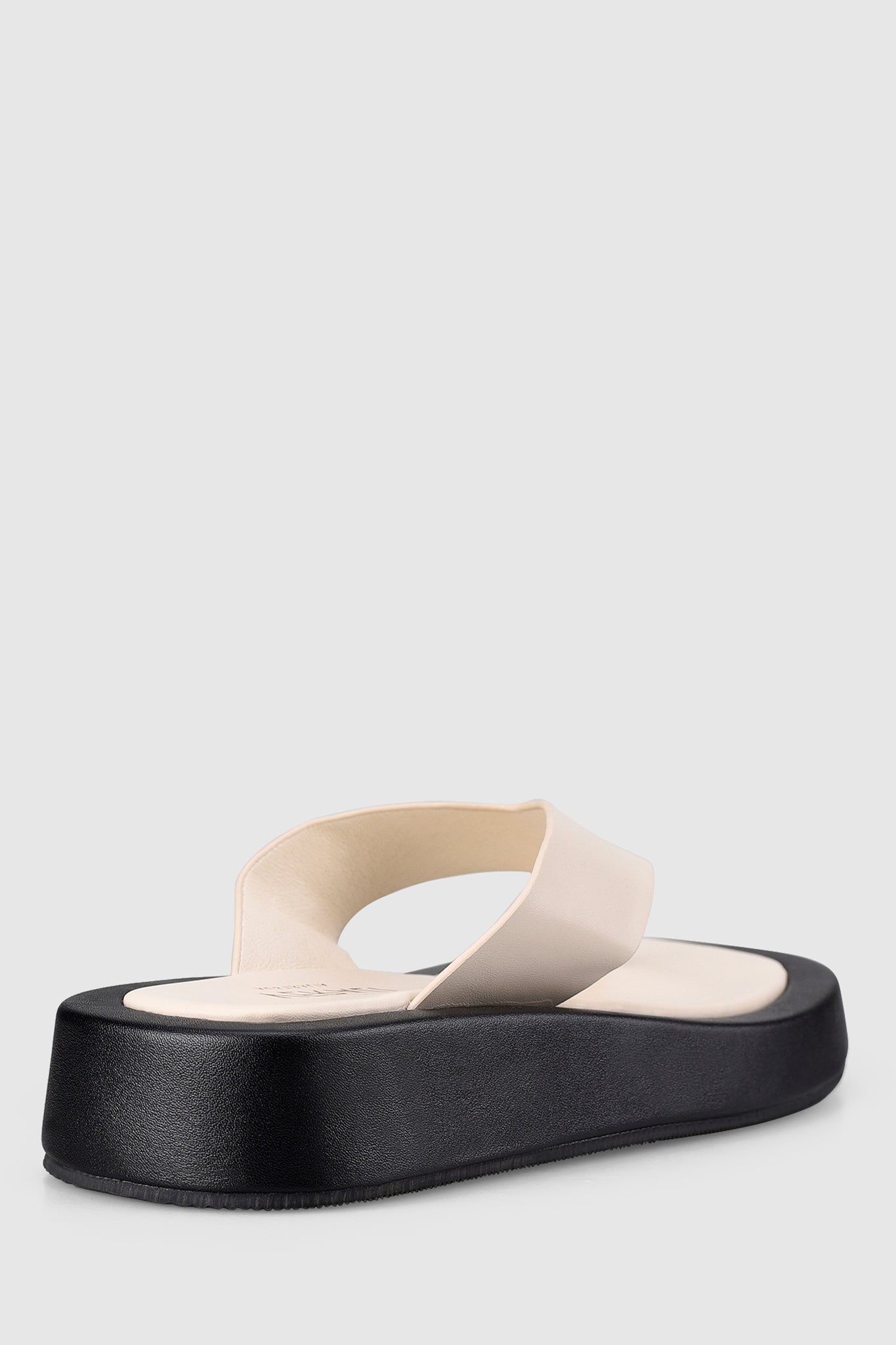 VERALi Boucer II Flatform Thongs Bone Smooth-Maymioy