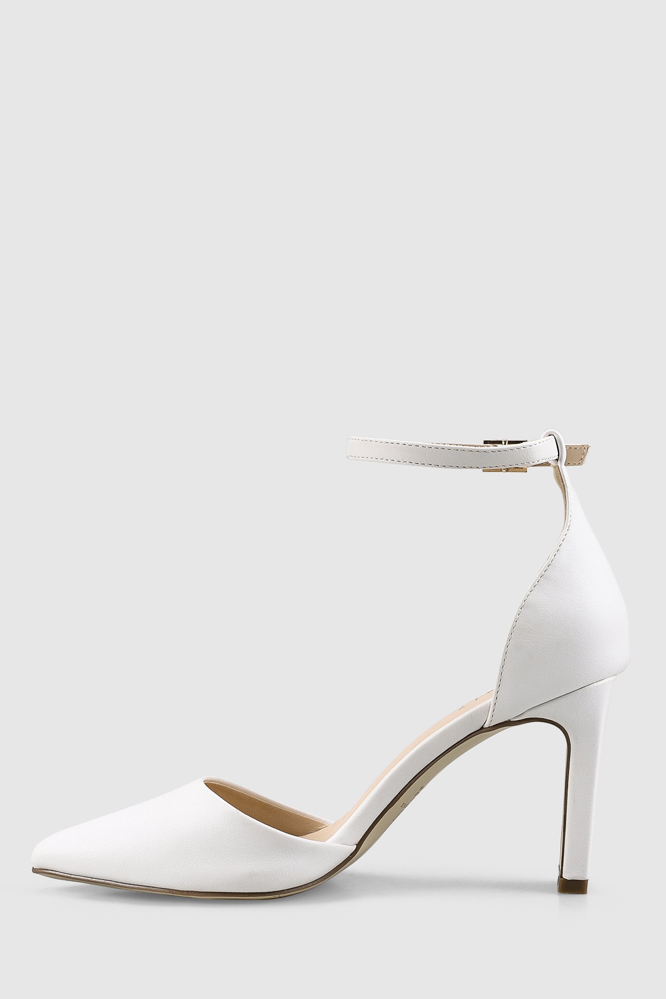 VERALi Kitra Closed Toe Heels White-Maymioy