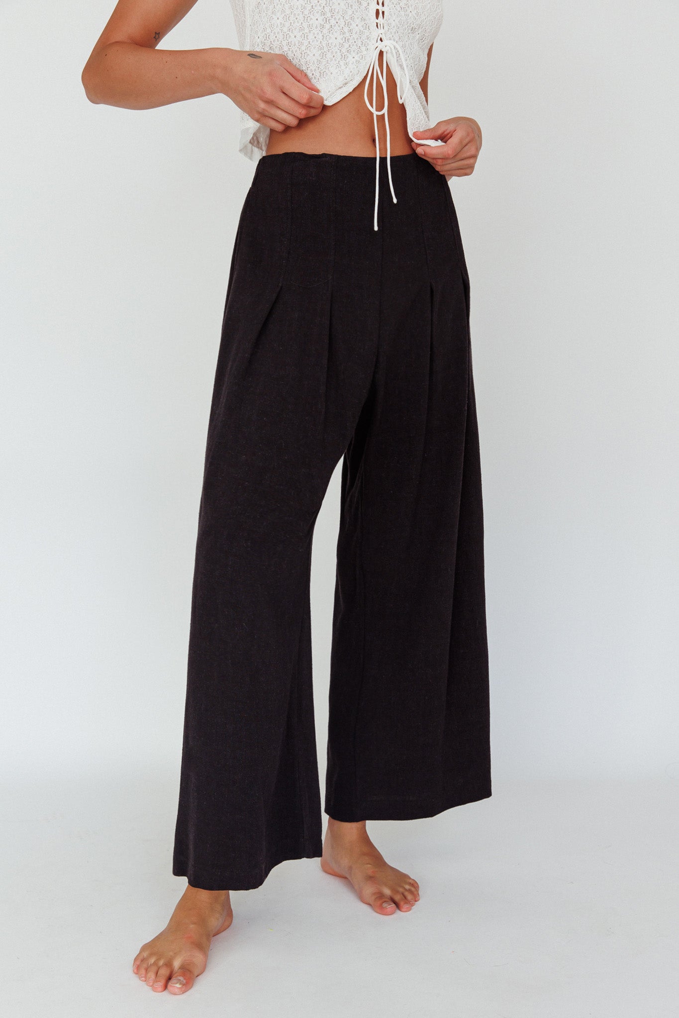 Backstage Pleated Wide Leg Pants Black-Maymioy