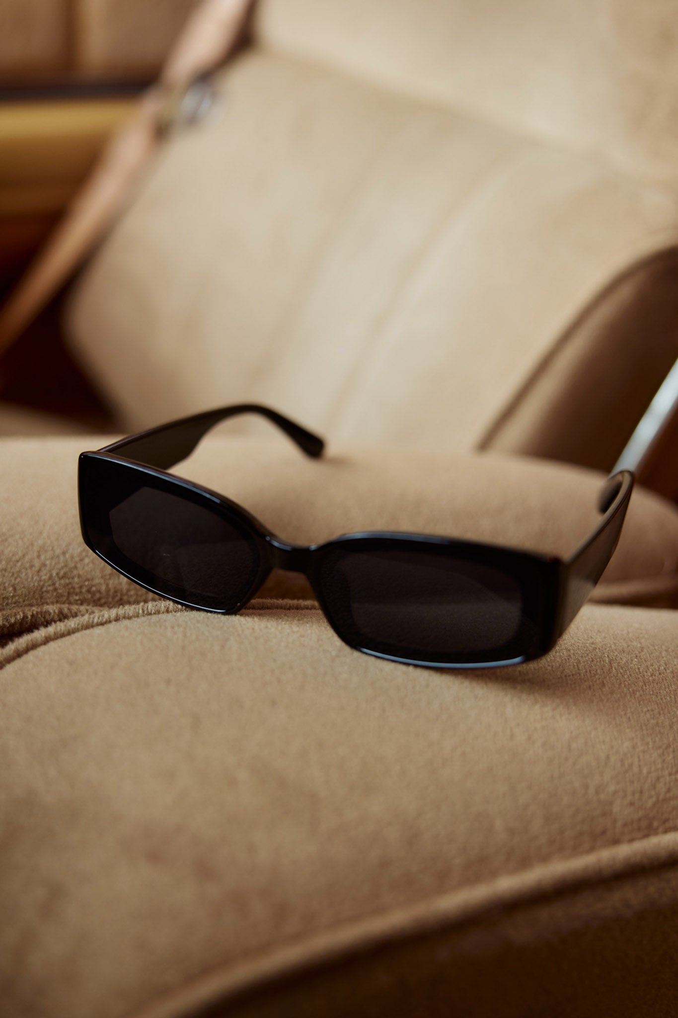 Kendall Slim Rectangle Sunglasses Black-Maymioy