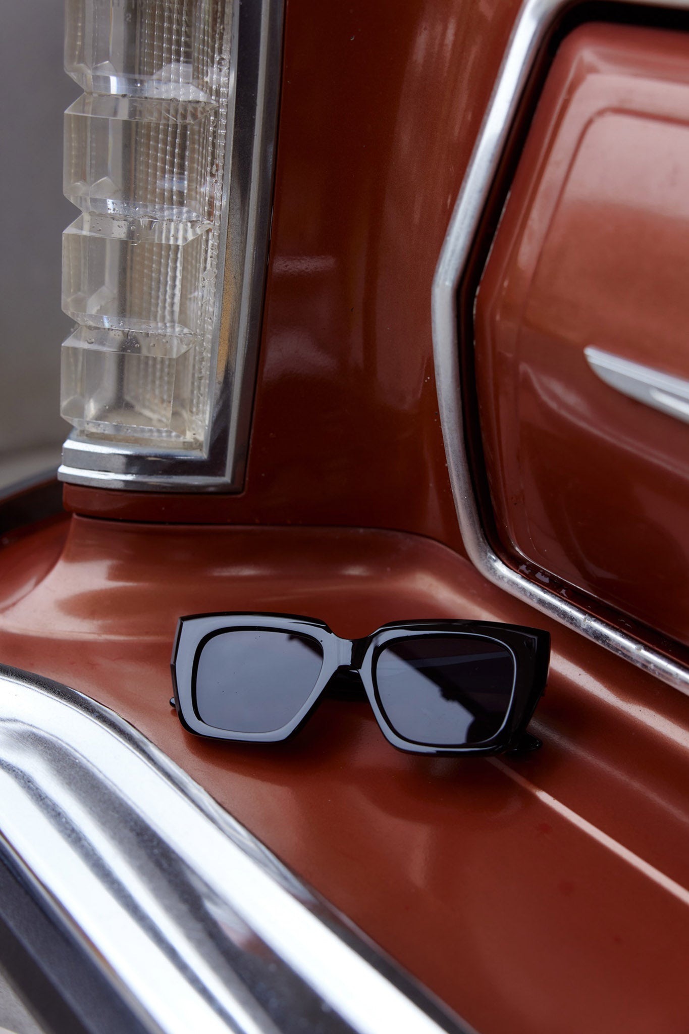 Cate Oversized Sunglasses Black-Maymioy