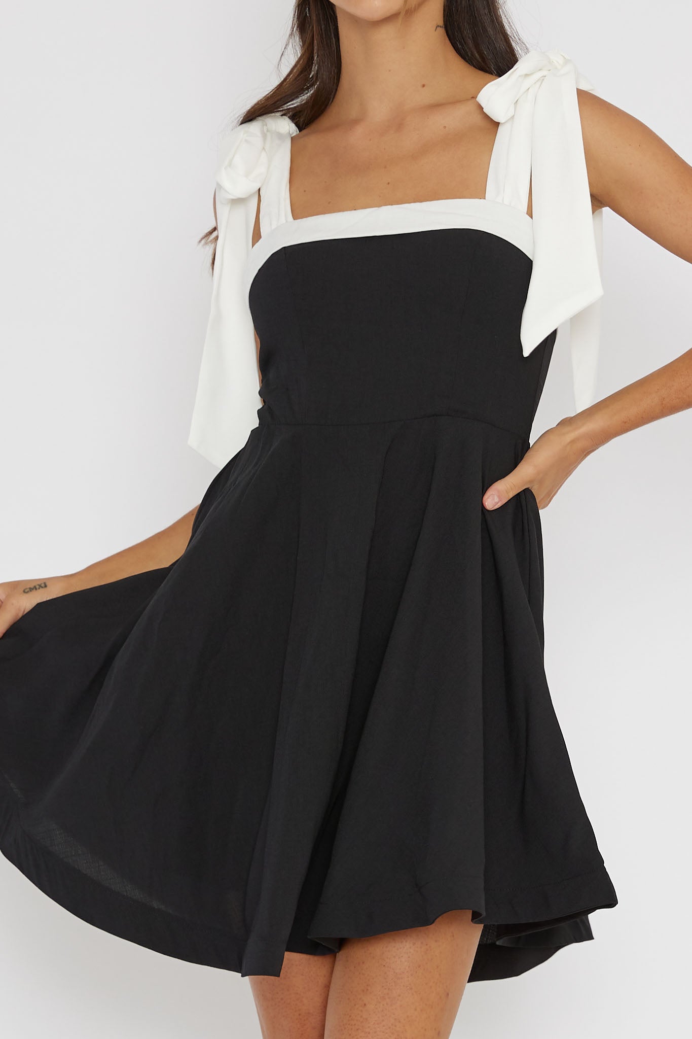 Jeanie Bow Shoulder Mini Dress Black-Maymioy