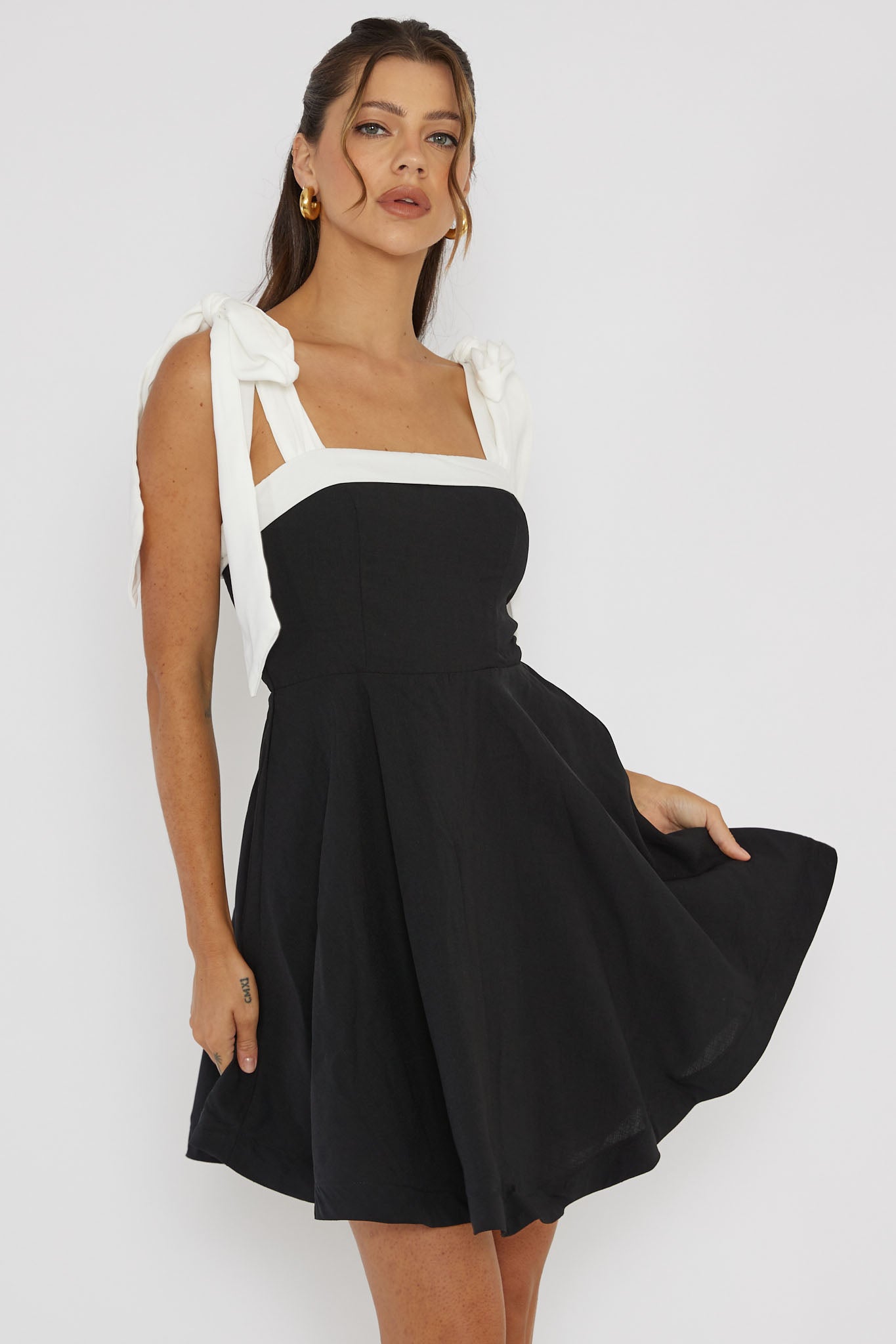 Jeanie Bow Shoulder Mini Dress Black-Maymioy