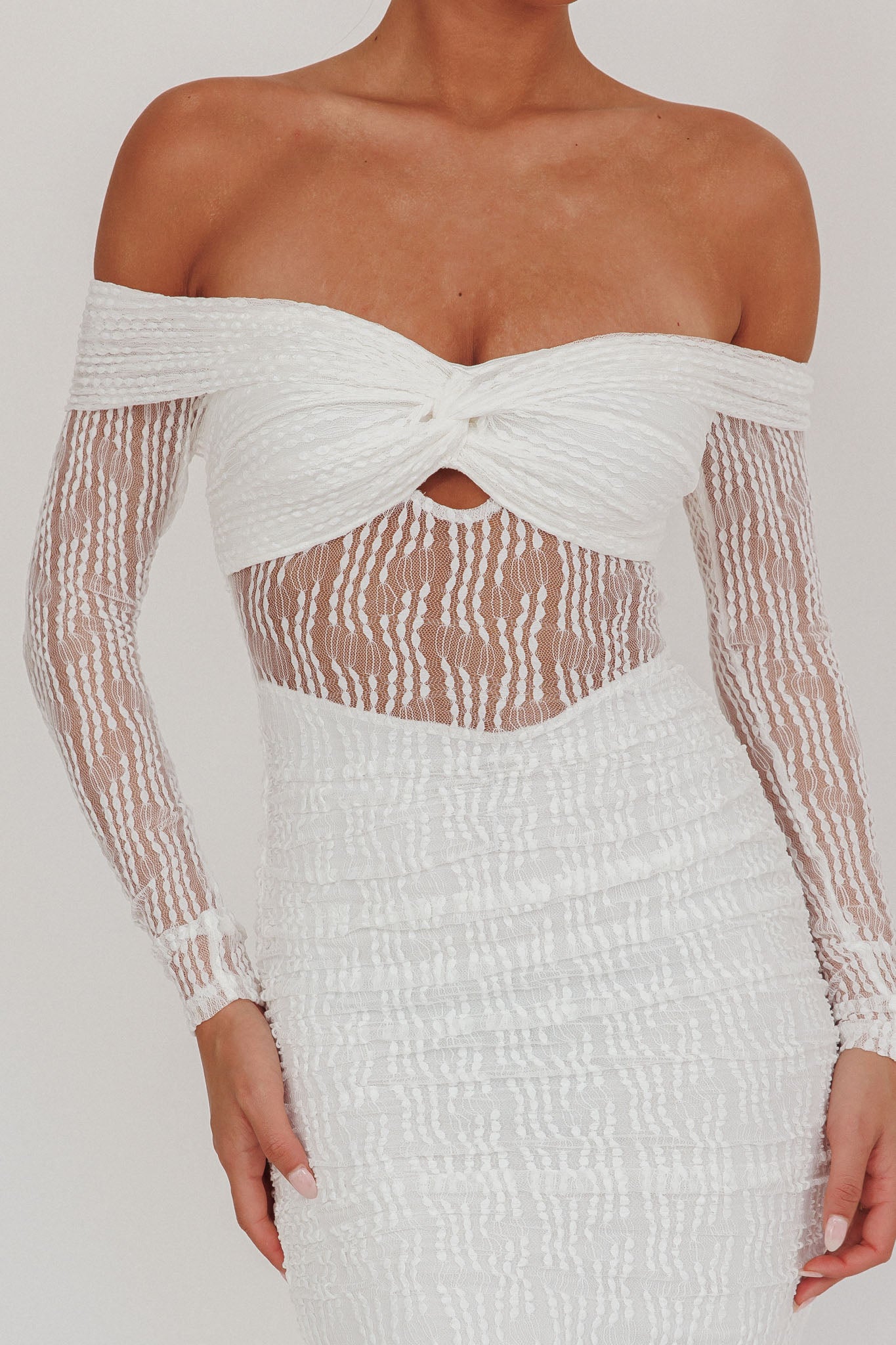 Oliana Off-Shoulder Mesh Maxi Dress White-Maymioy