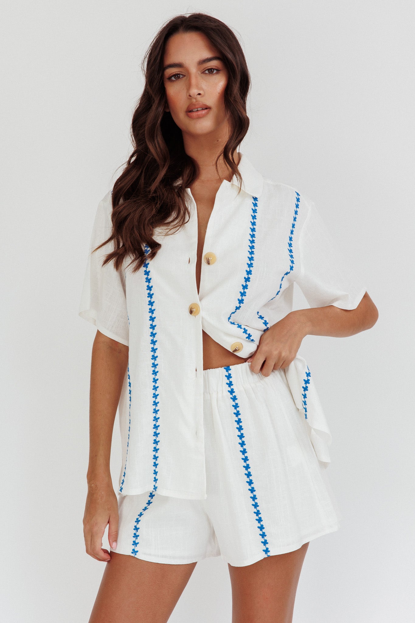 Swing Of Things Elastic Waist Shorts Embroidered White-Maymioy