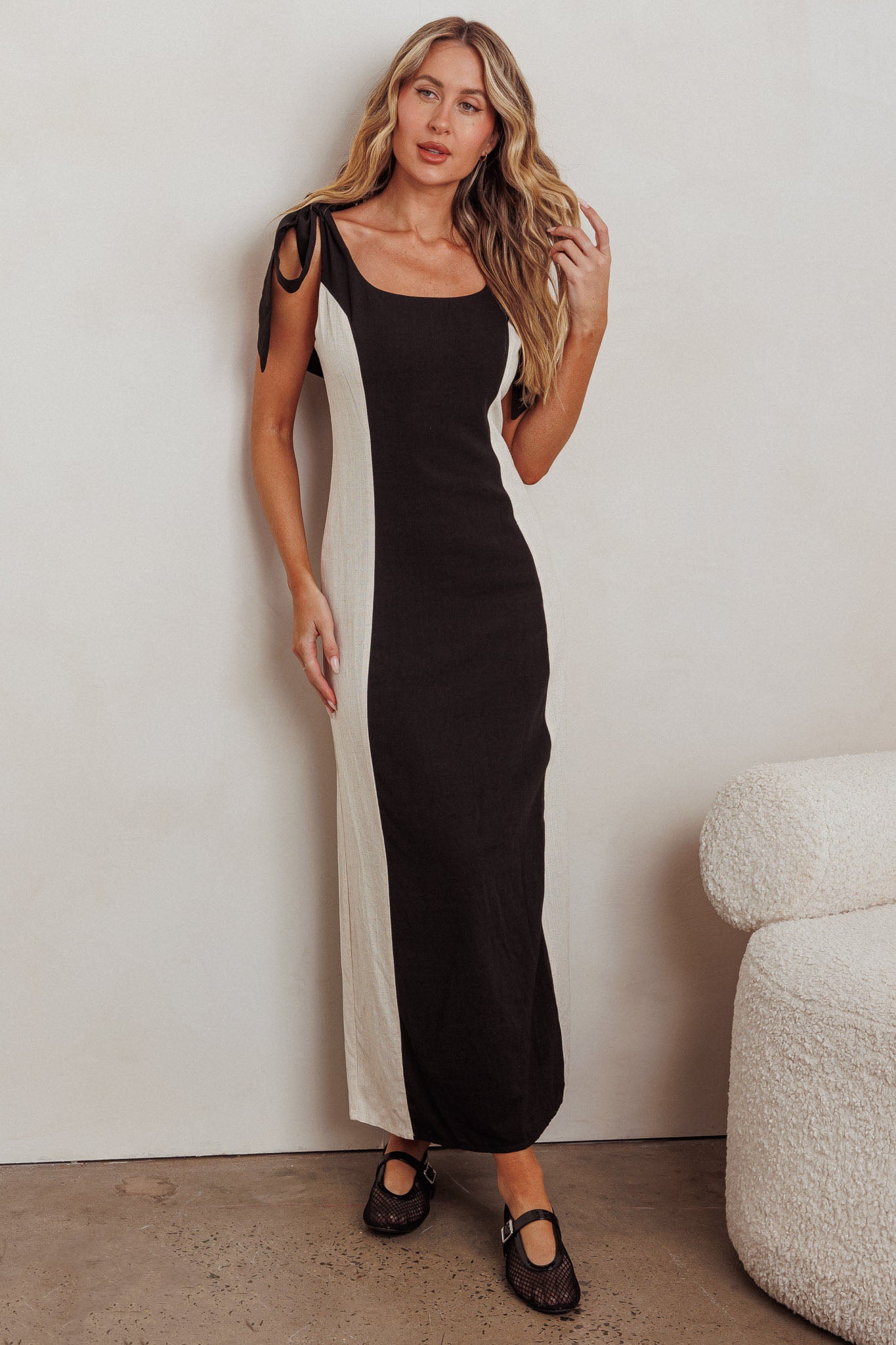 Kiss City Tied Shoulders Contrast Maxi Dress Black/Oat-Maymioy