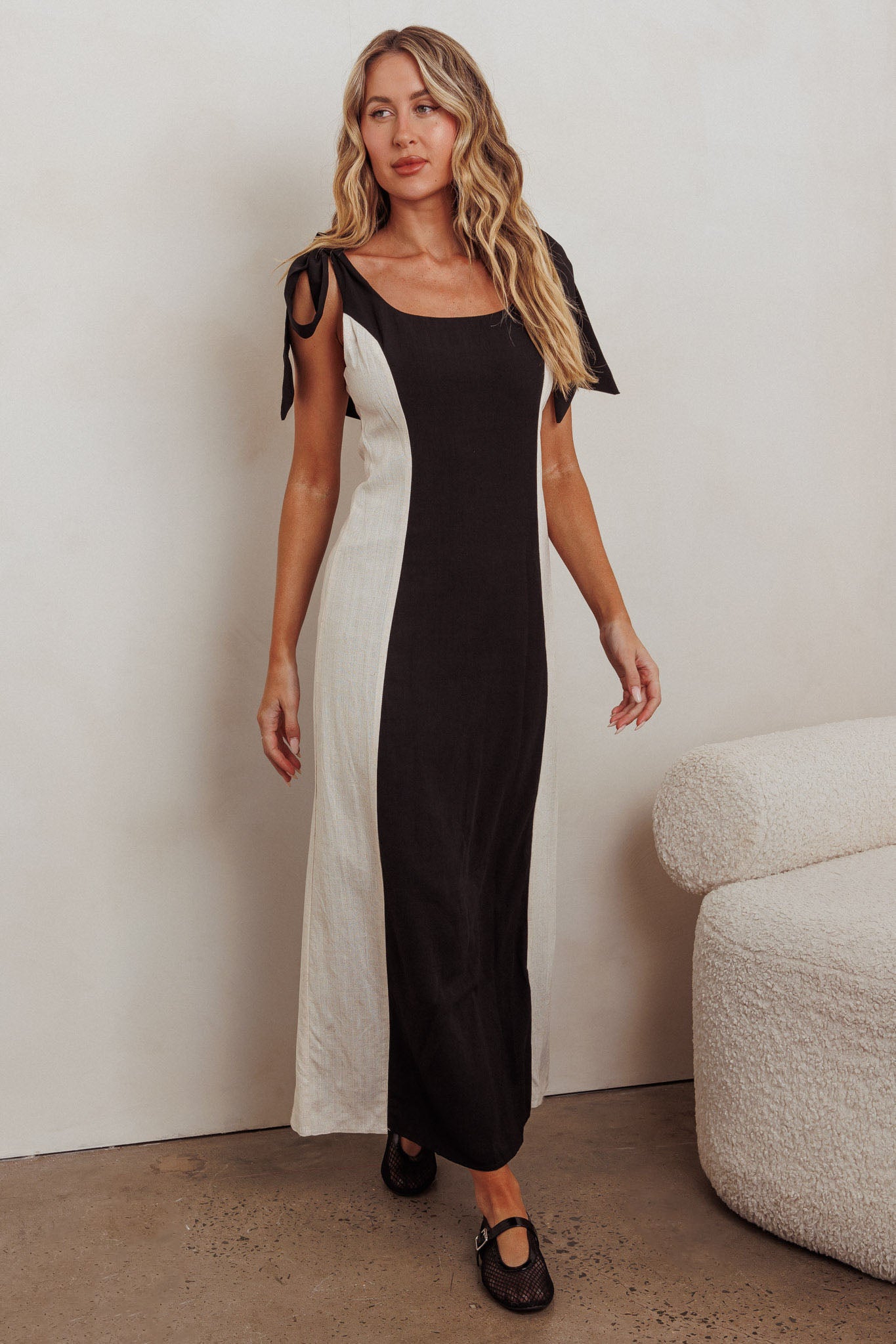 Kiss City Tied Shoulders Contrast Maxi Dress Black/Oat-Maymioy