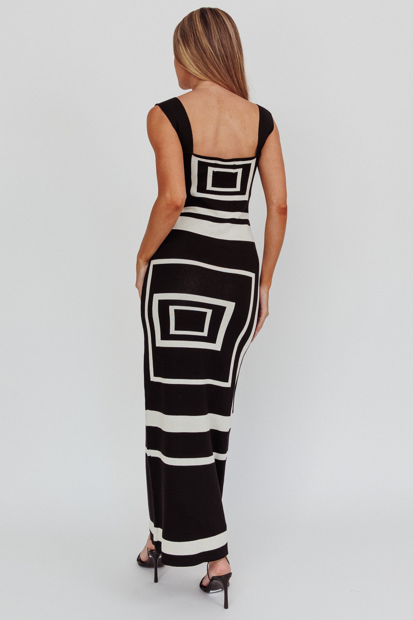 Stargazing Square Print Knit Maxi Dress Black-Maymioy