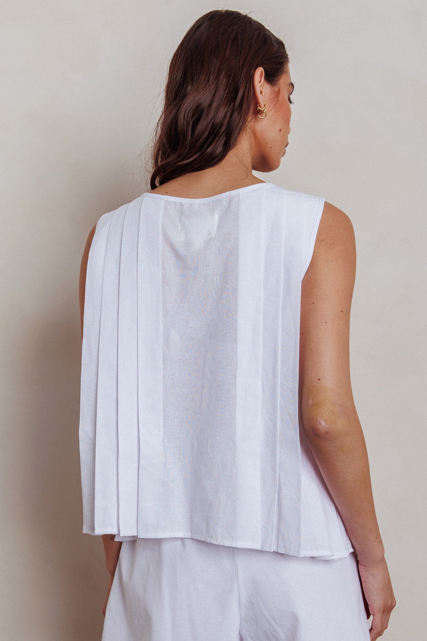 Bettino Sleeveless Tie Front Top White-Maymioy