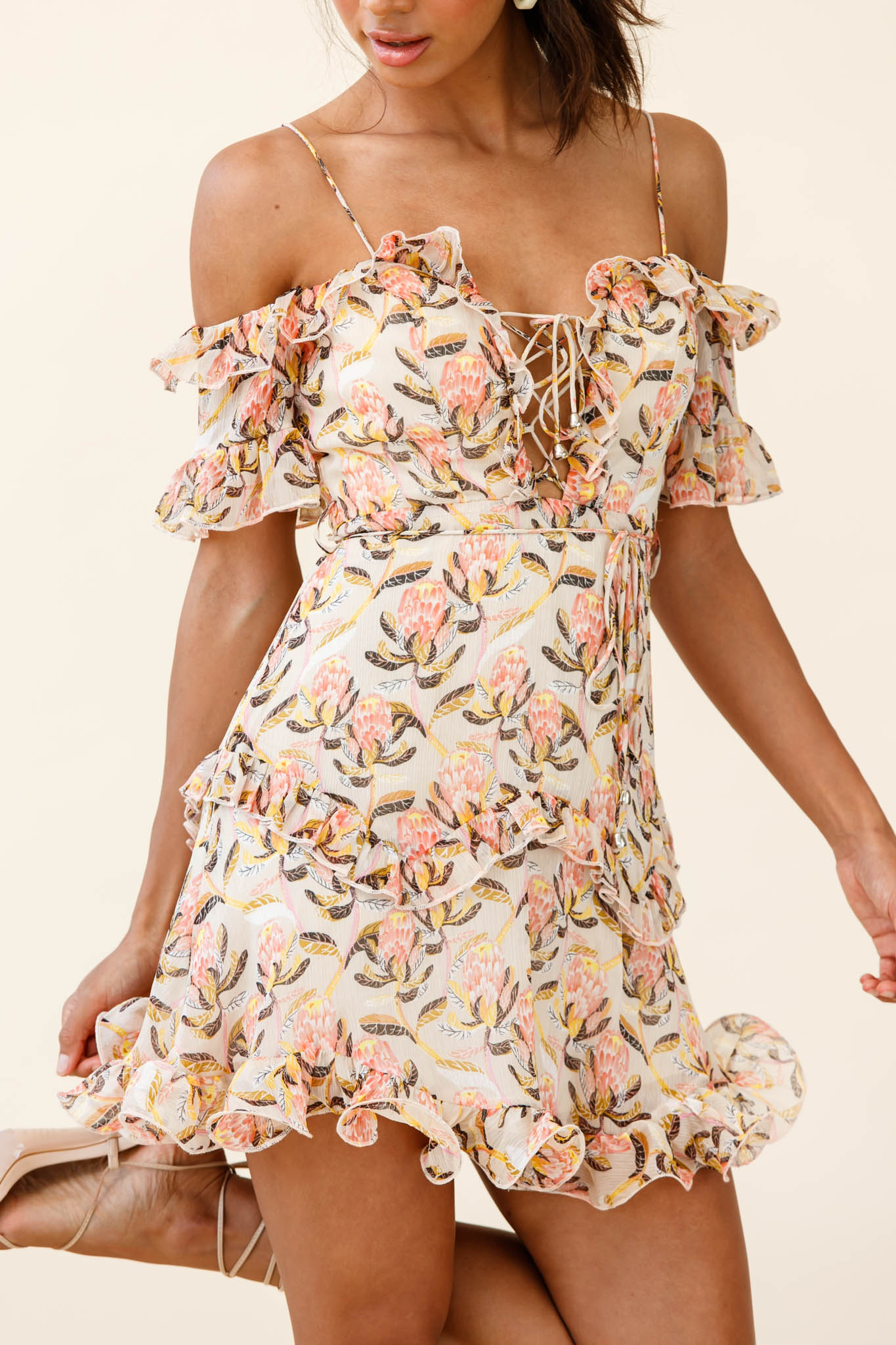 Maranda Bardot Lace-Up Bust Dress Banksia Print Dress Nude-Maymioy