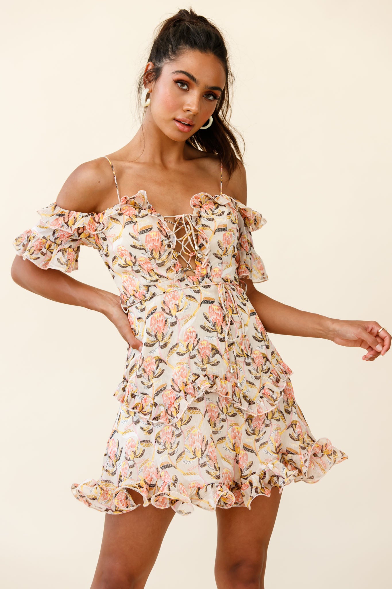 Maranda Bardot Lace-Up Bust Dress Banksia Print Dress Nude-Maymioy