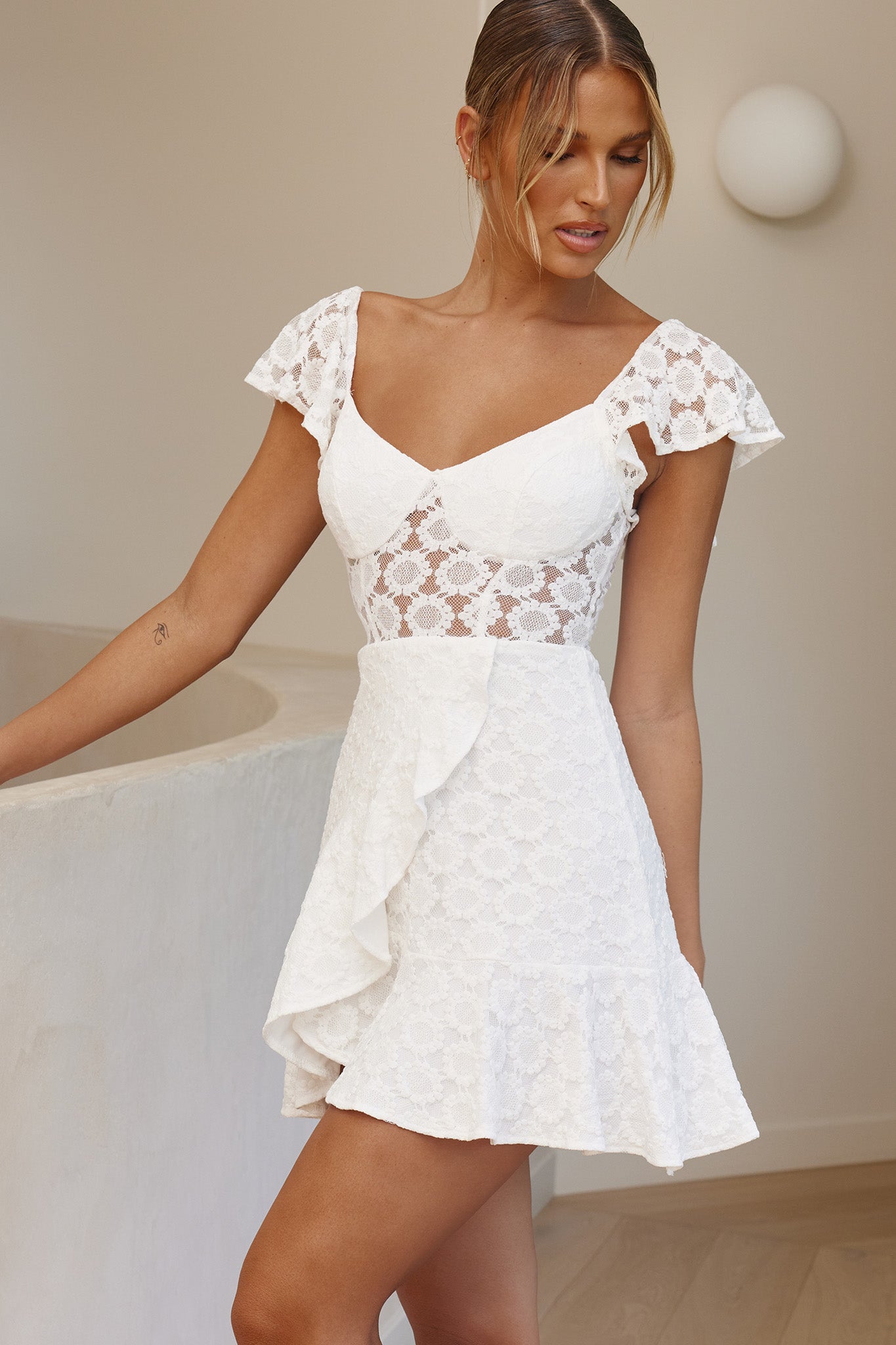 Secret Crush Flutter Sleeve Floral Lace Ruffle Hem Dress White-Maymioy