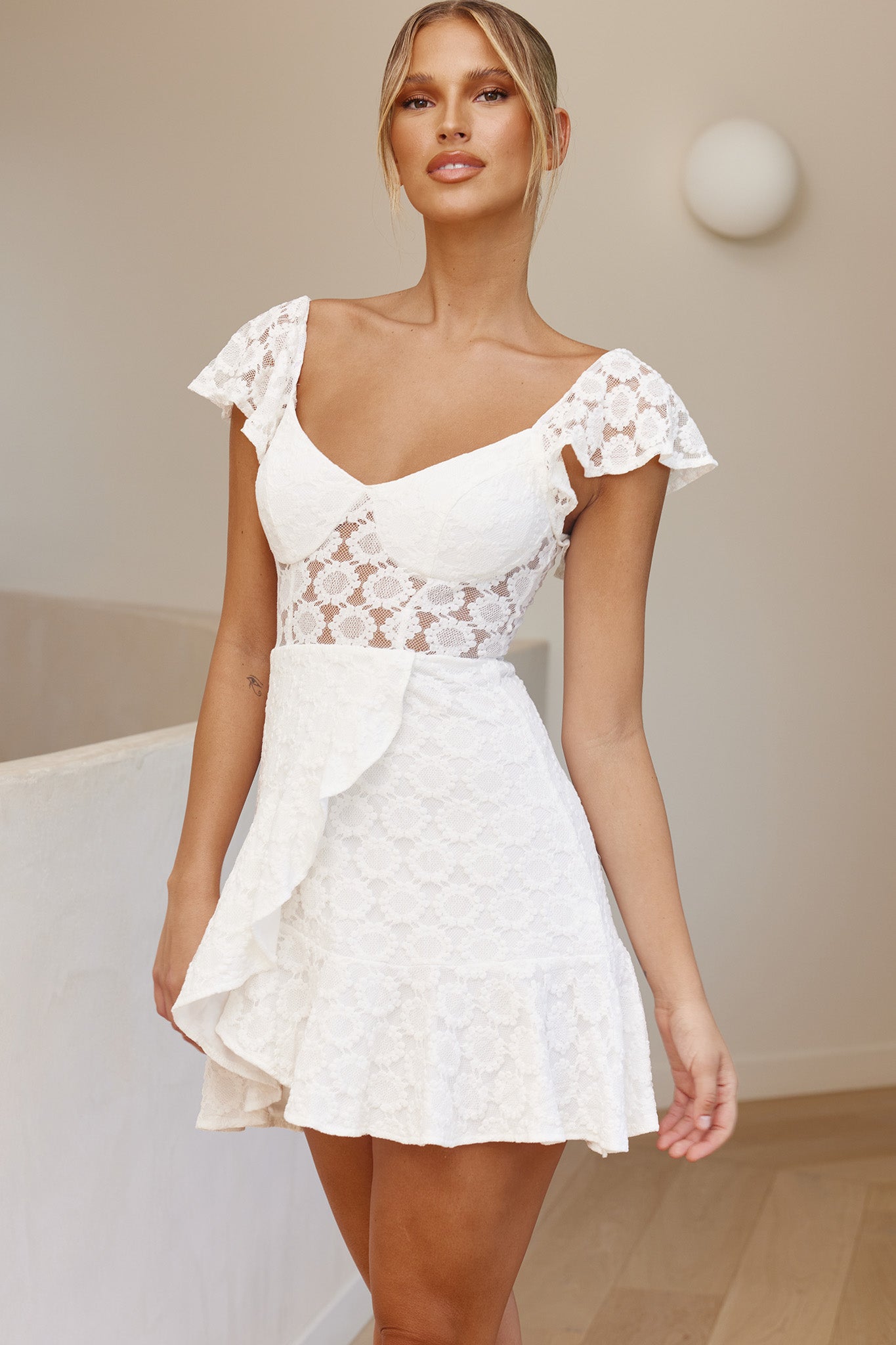 Secret Crush Flutter Sleeve Floral Lace Ruffle Hem Dress White-Maymioy