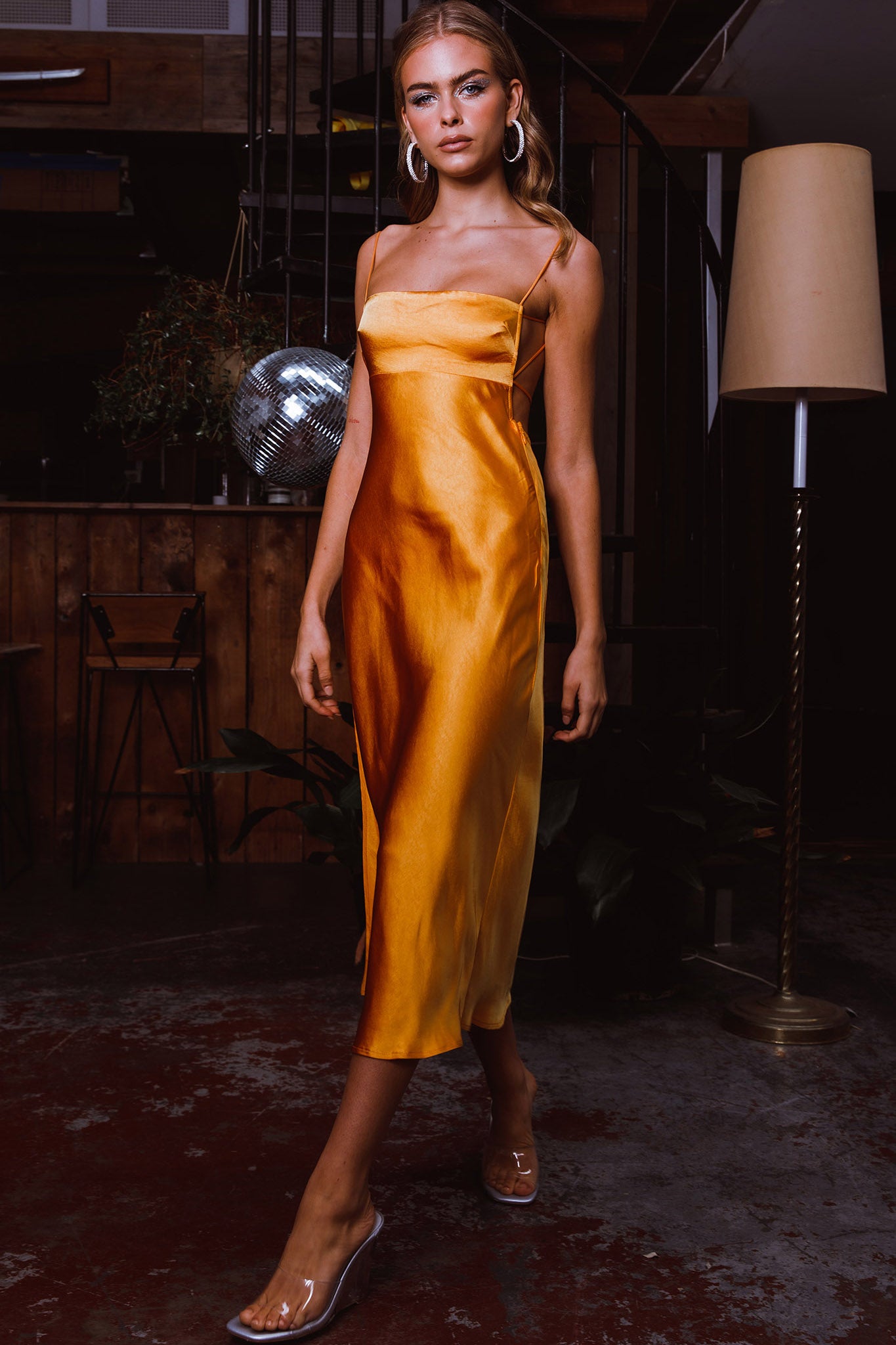 Dolce Life Low Back Midi Dress Orange-Maymioy