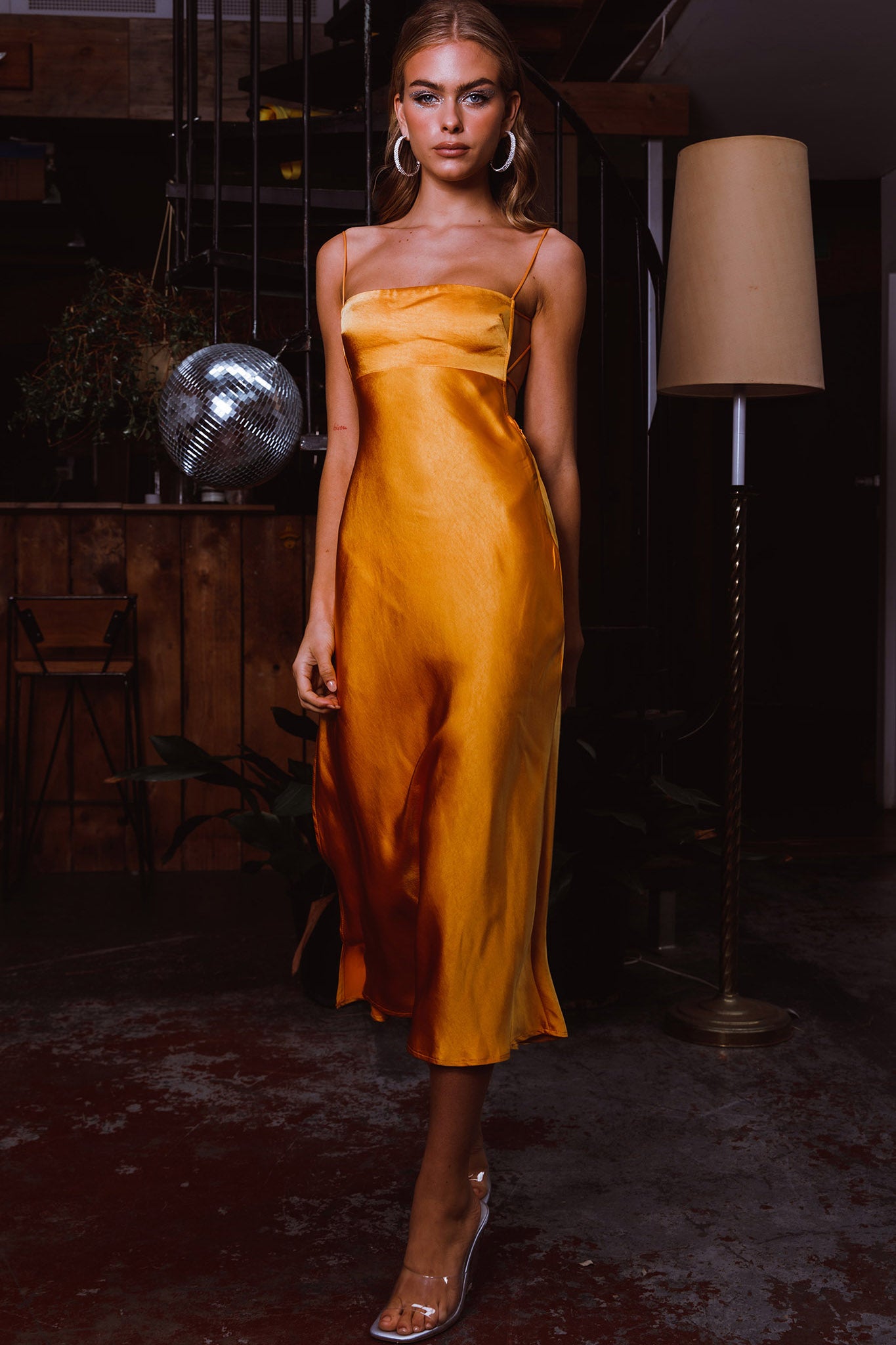 Dolce Life Low Back Midi Dress Orange-Maymioy