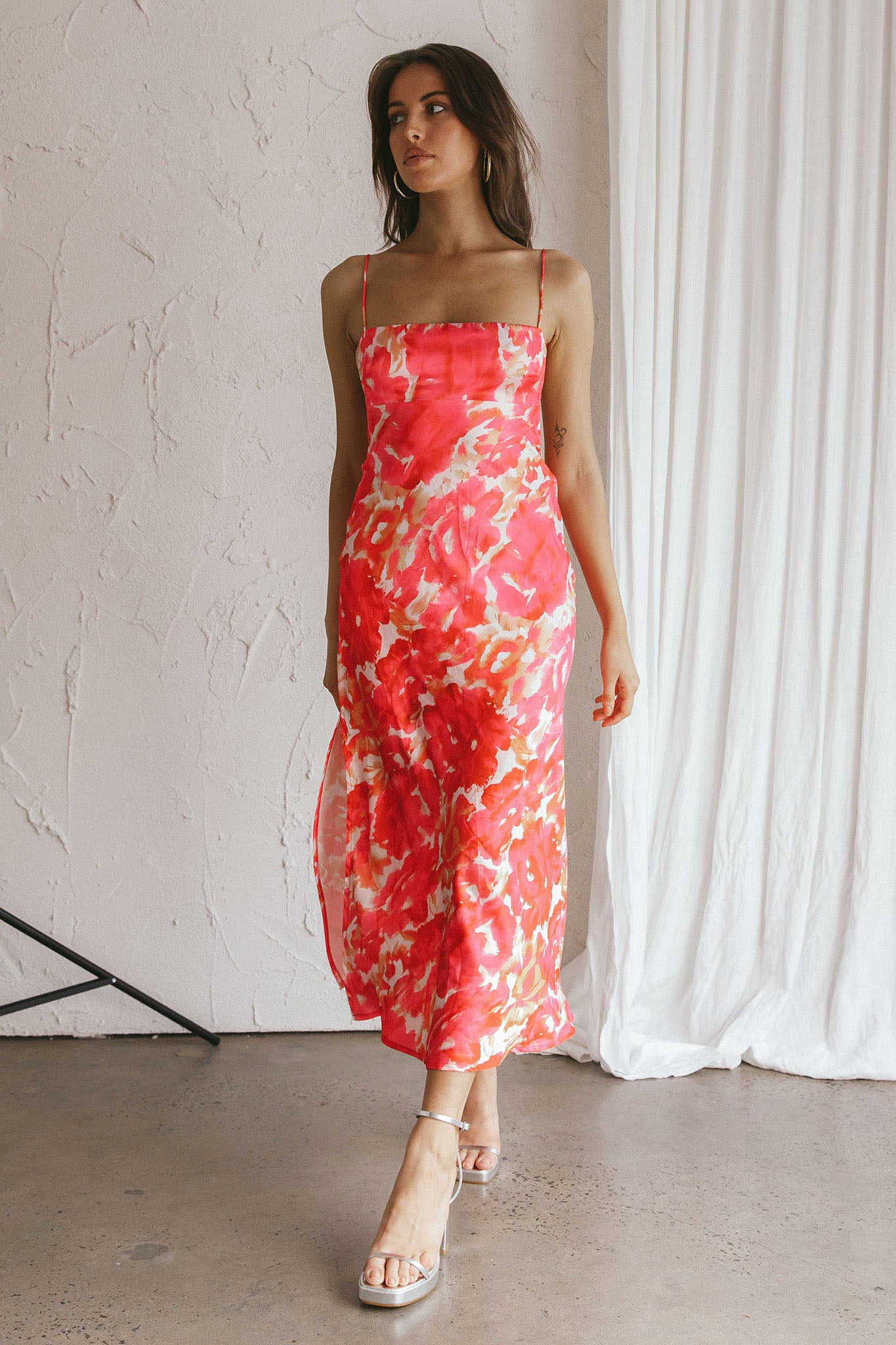 Dolce Life Low Back Midi Dress Floral Pink-Maymioy