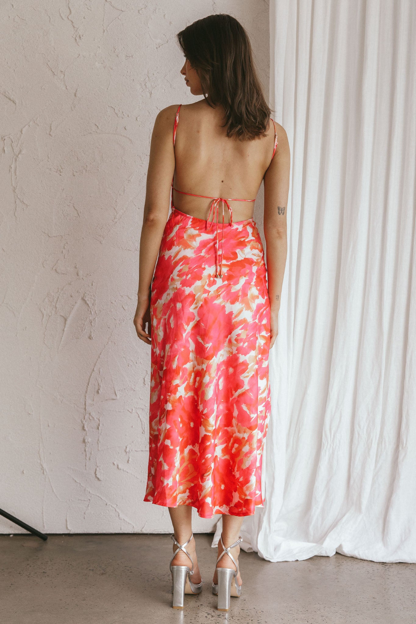 Dolce Life Low Back Midi Dress Floral Pink-Maymioy