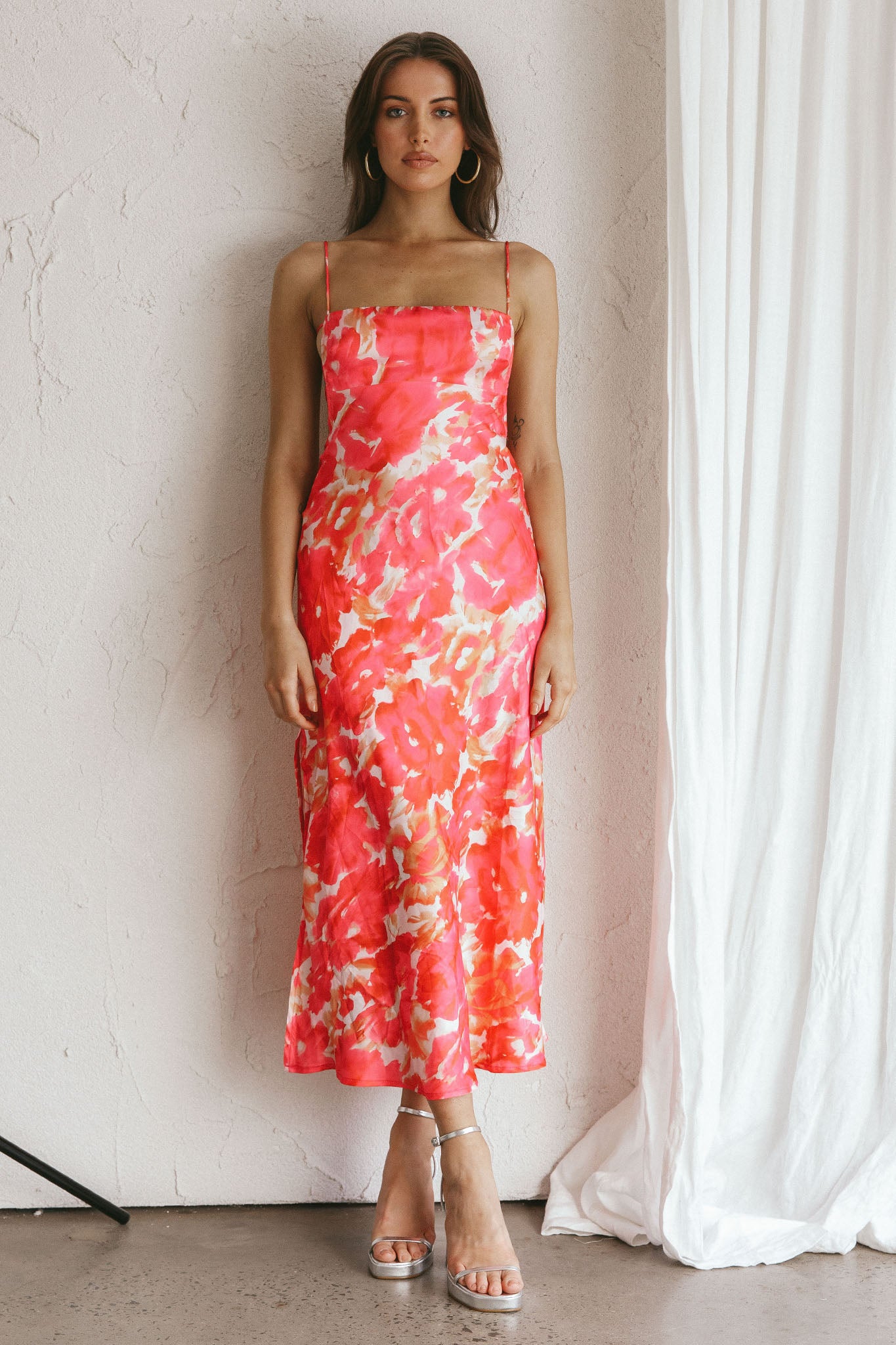 Dolce Life Low Back Midi Dress Floral Pink-Maymioy