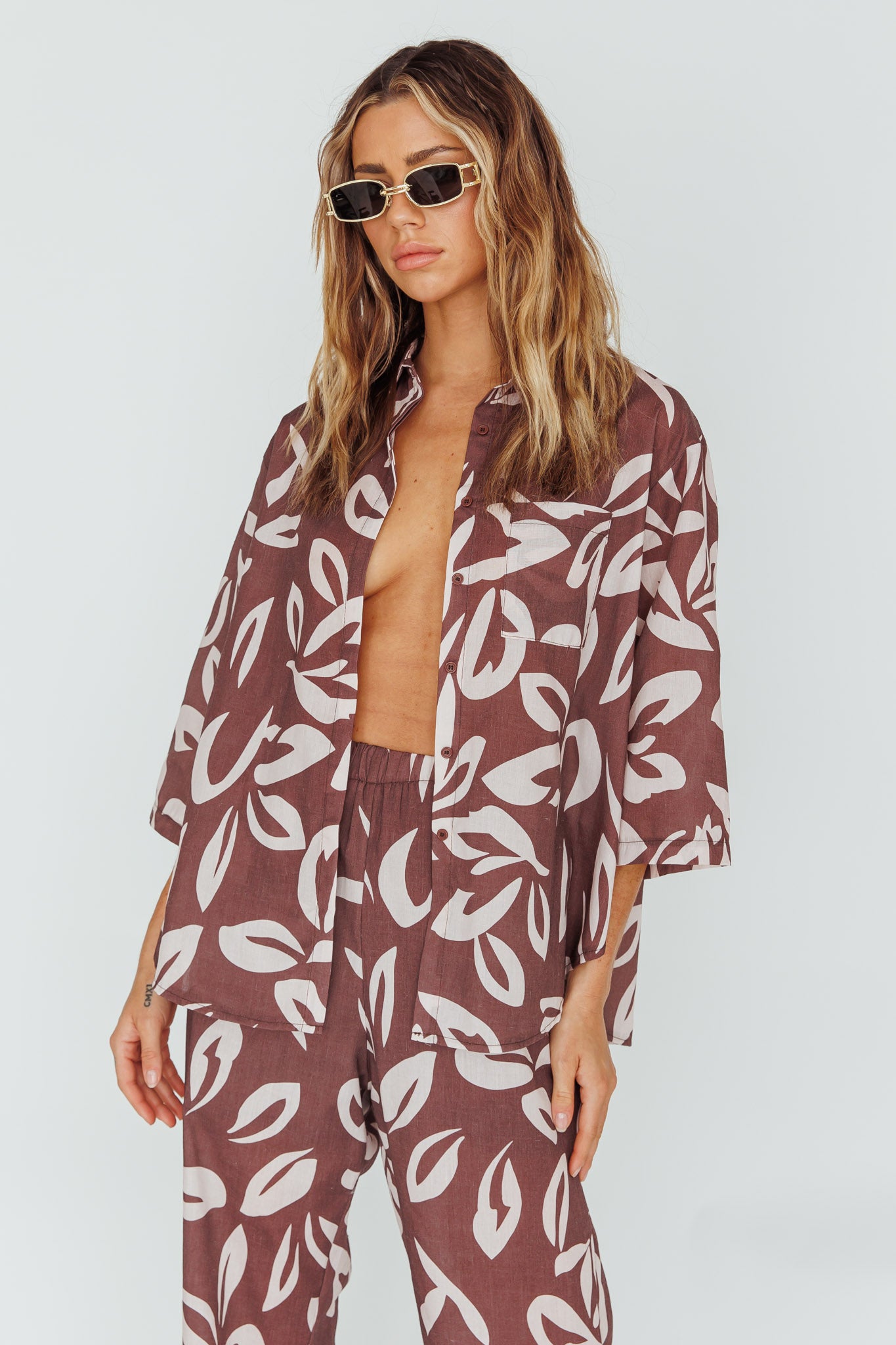 Just A Hunch Button Shirt Leaf Print Chocolate-Maymioy