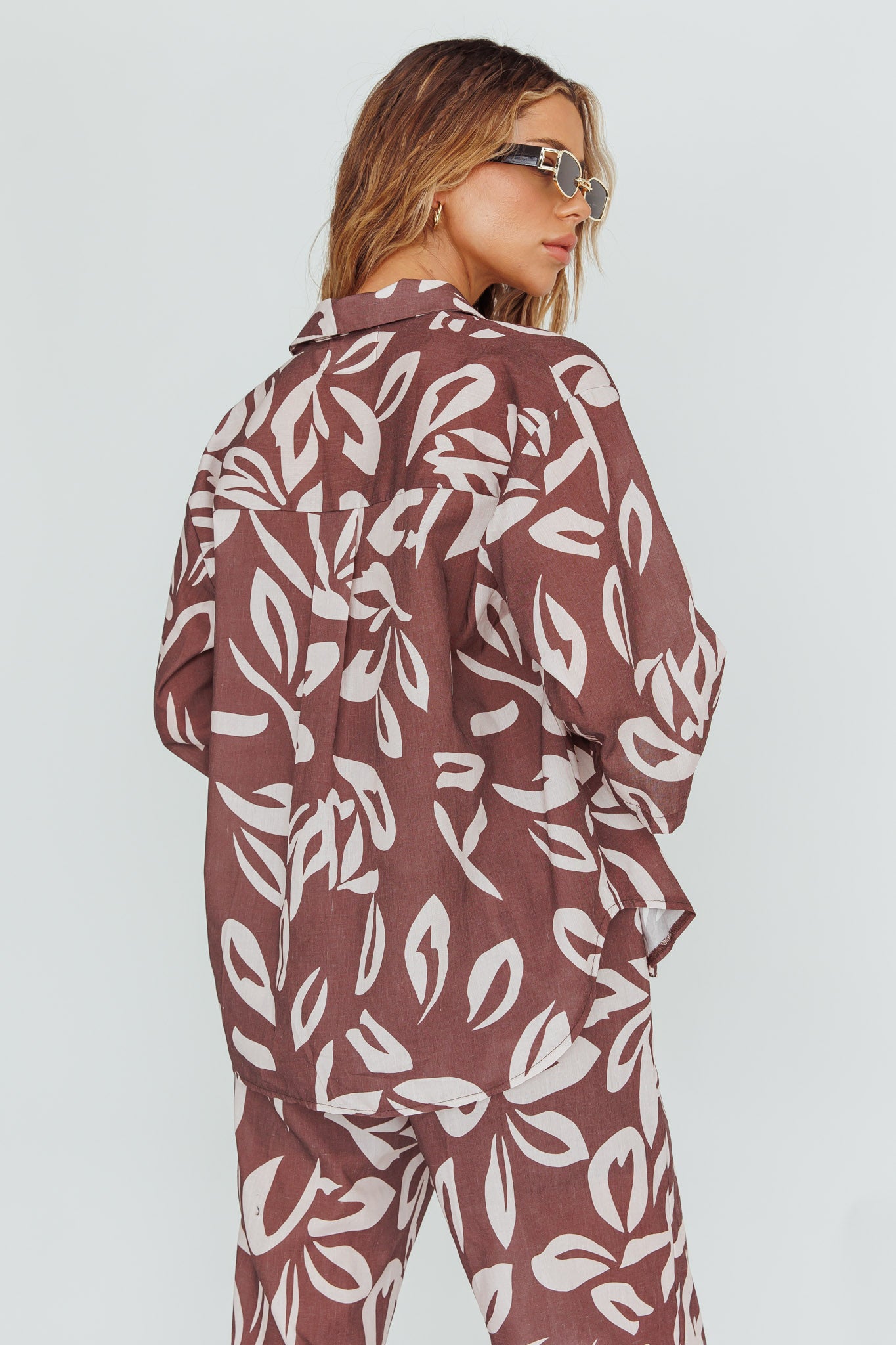 Just A Hunch Button Shirt Leaf Print Chocolate-Maymioy