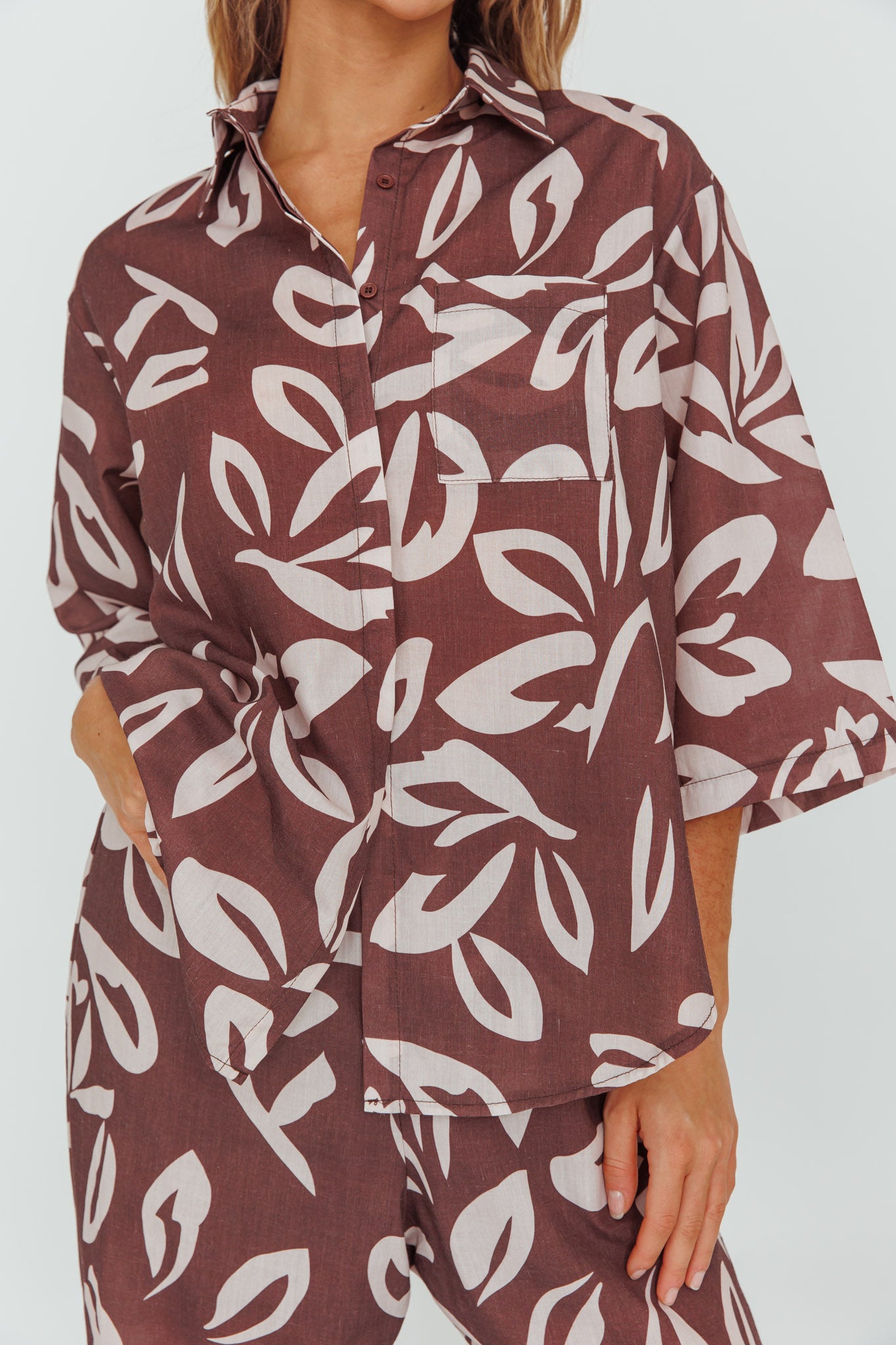Just A Hunch Button Shirt Leaf Print Chocolate-Maymioy