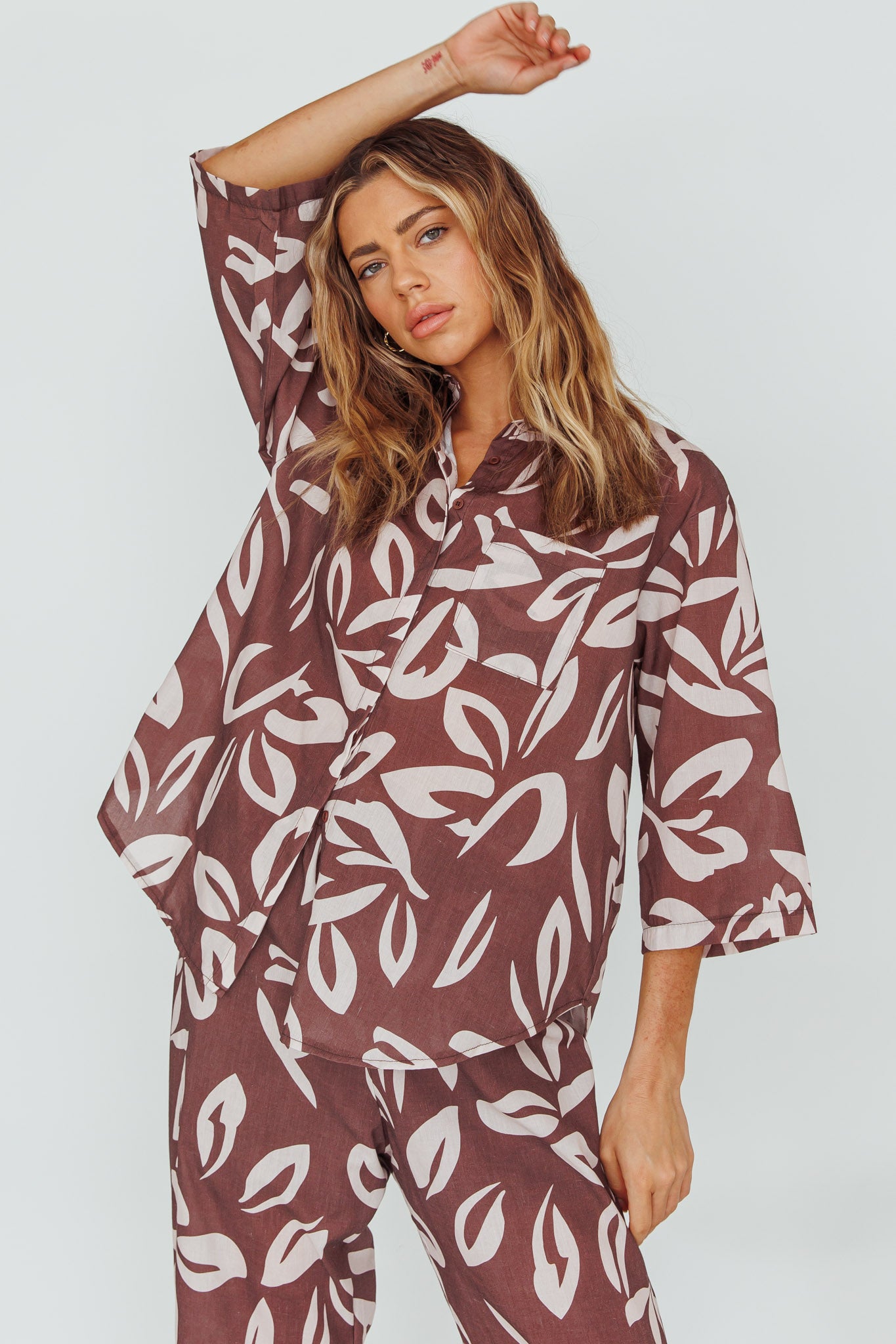 Just A Hunch Button Shirt Leaf Print Chocolate-Maymioy