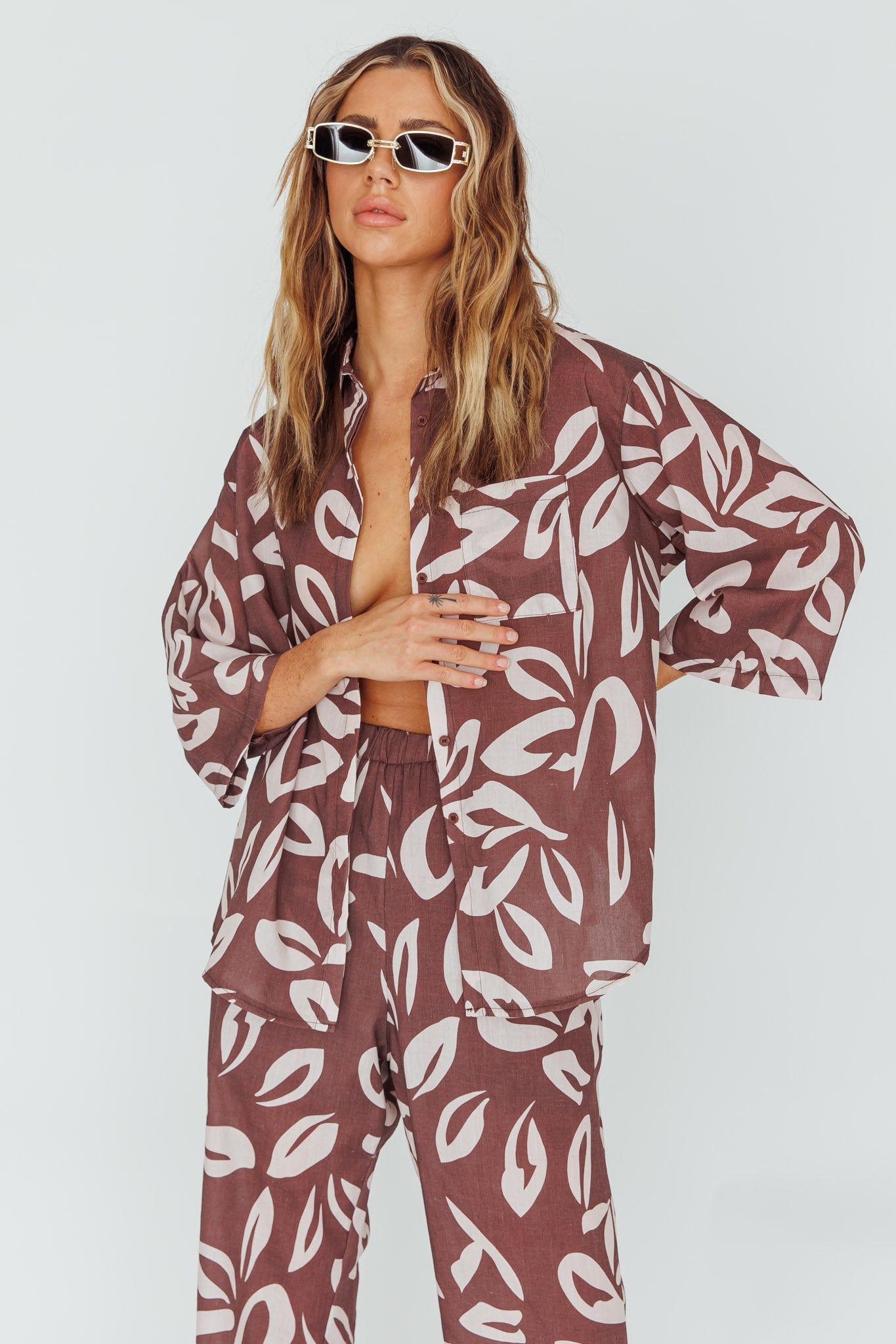 Just A Hunch Button Shirt Leaf Print Chocolate-Maymioy