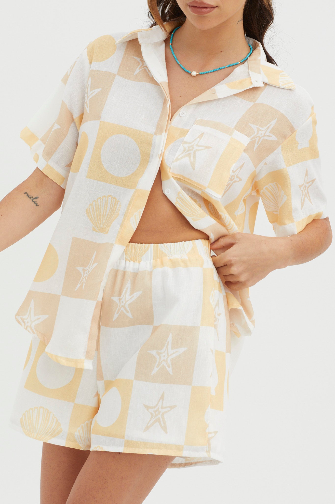 Just A Hunch Shorts Shell Print Yellow Multi-Maymioy