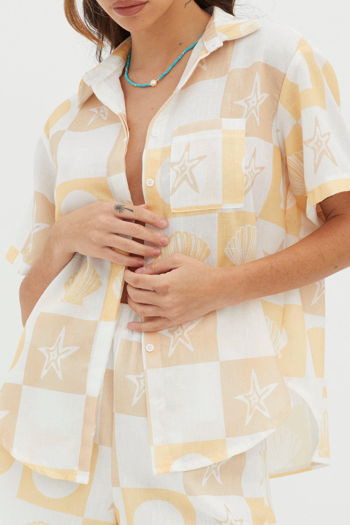 Just A Hunch Button Shirt Shell Print Yellow Multi-Maymioy