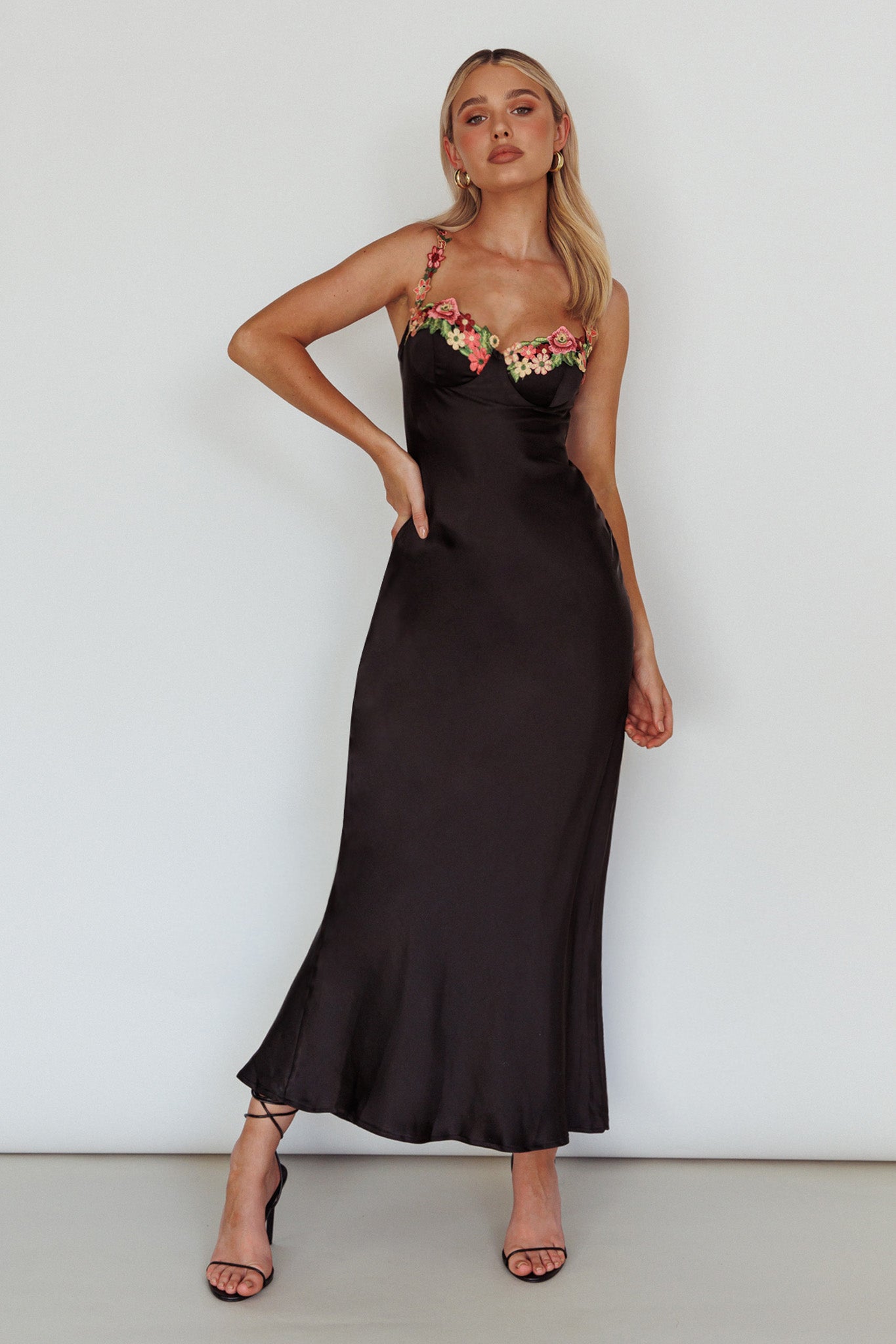 Rose Garden Floral Applique Midi Dress Black-Maymioy