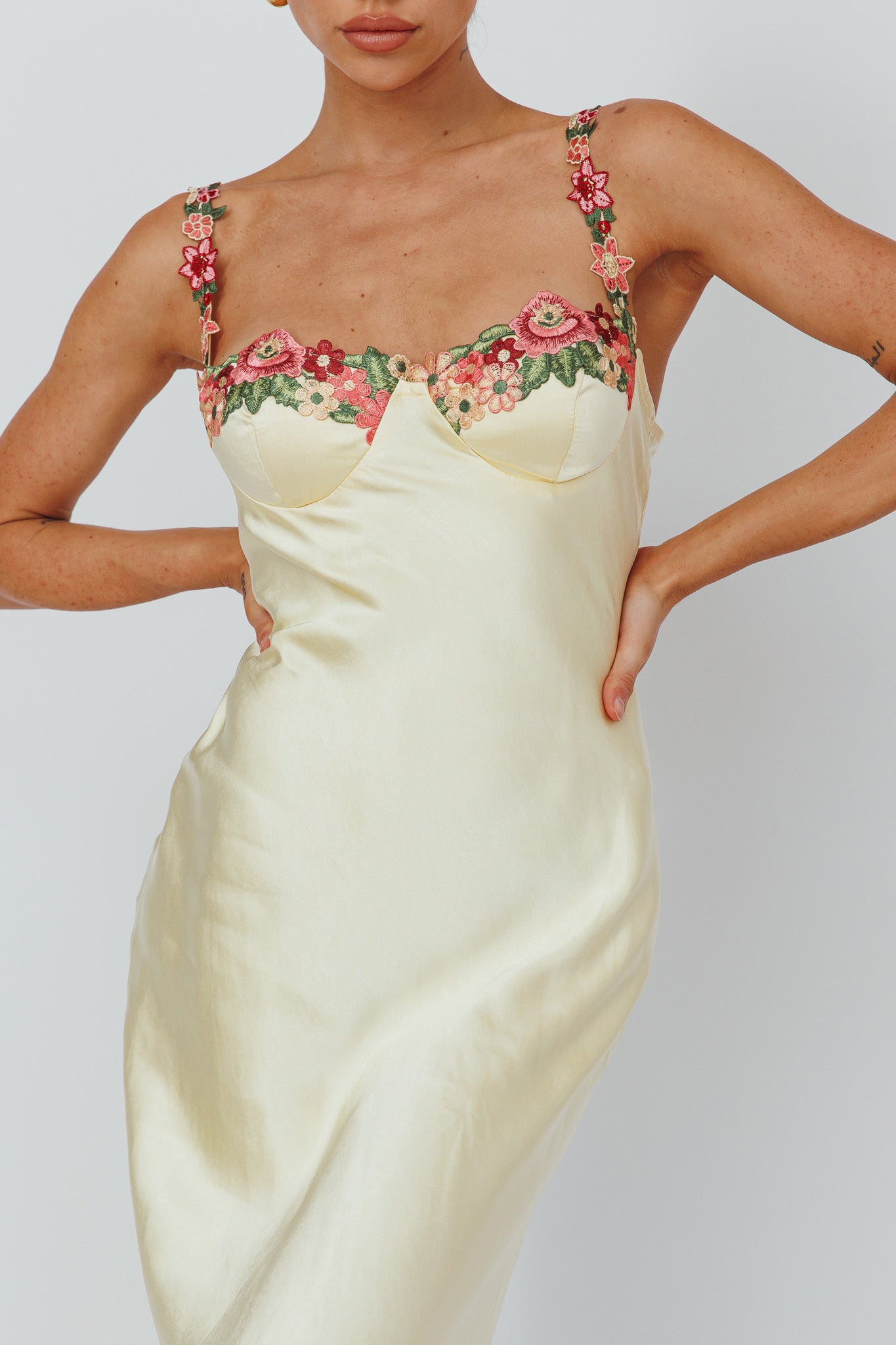 Rose Garden Floral Applique Midi Dress Yellow-Maymioy