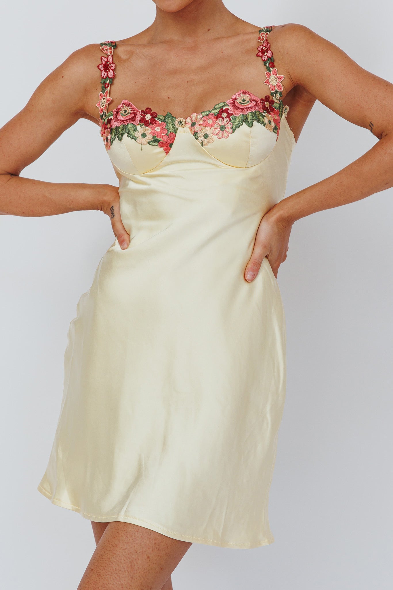 Rose Garden Floral Applique Mini Dress Yellow-Maymioy