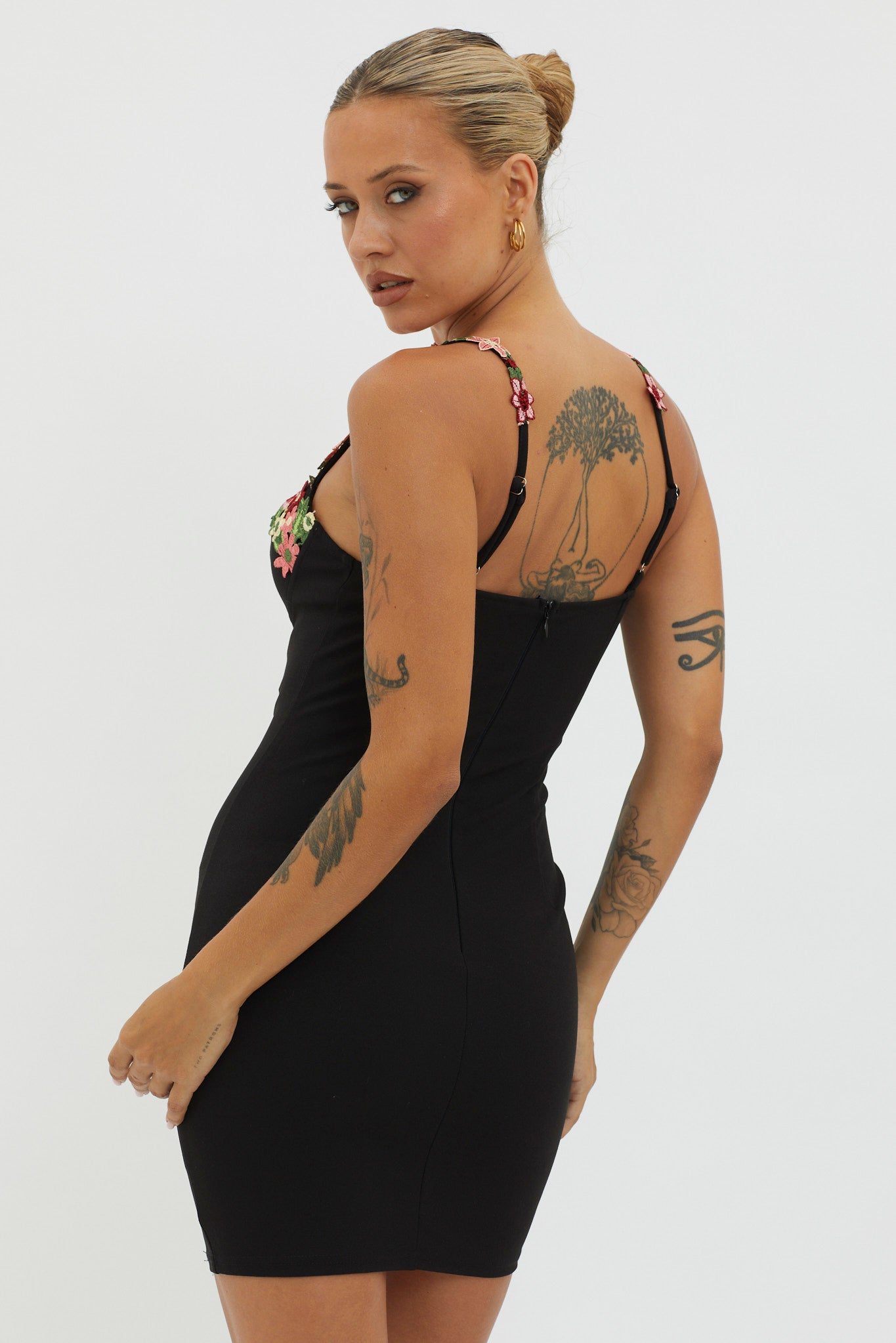 Rose Garden Floral Applique Bodycon Mini Dress Black-Maymioy