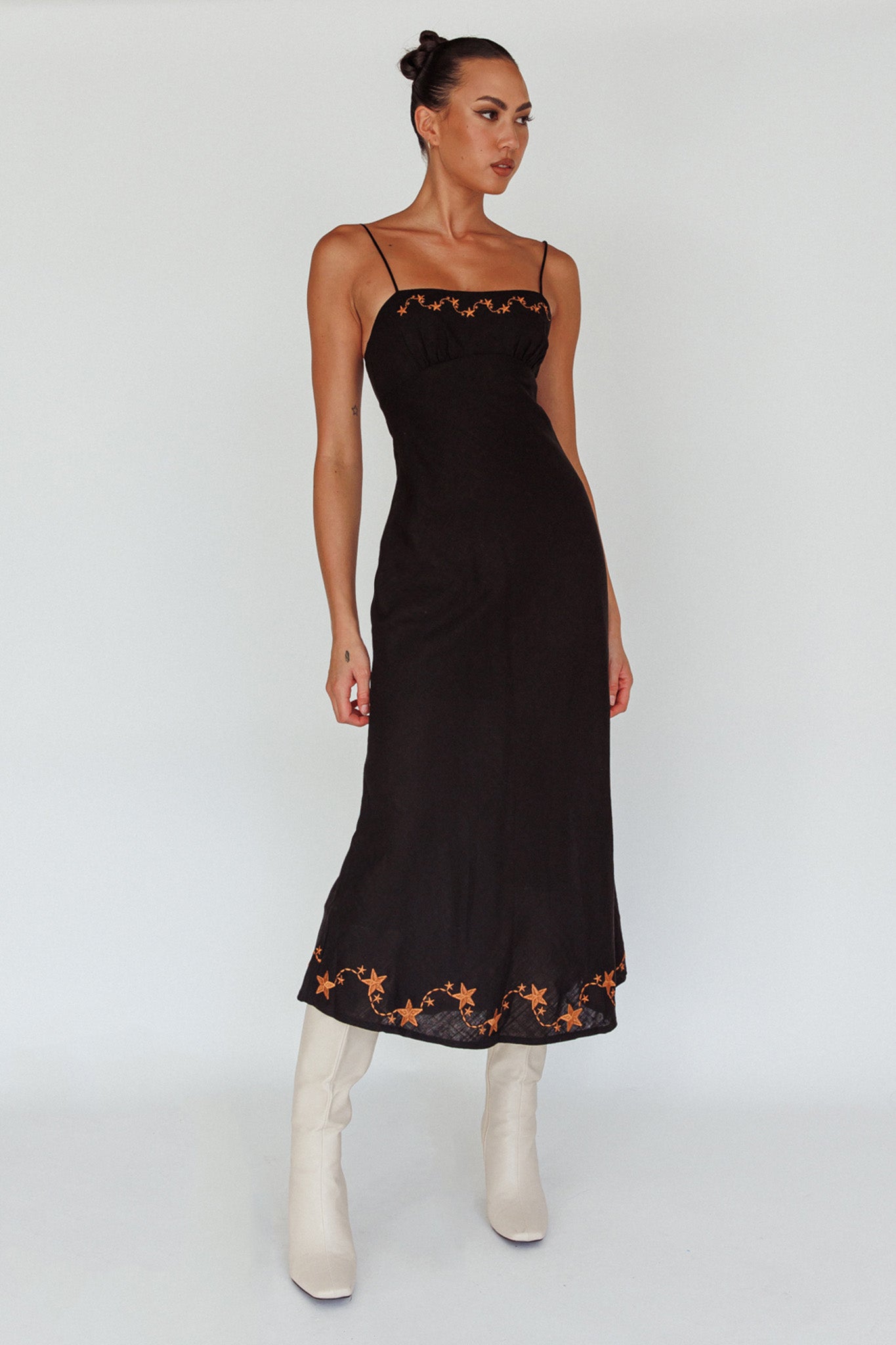Star Garden Embroidered Midi Dress Black-Maymioy