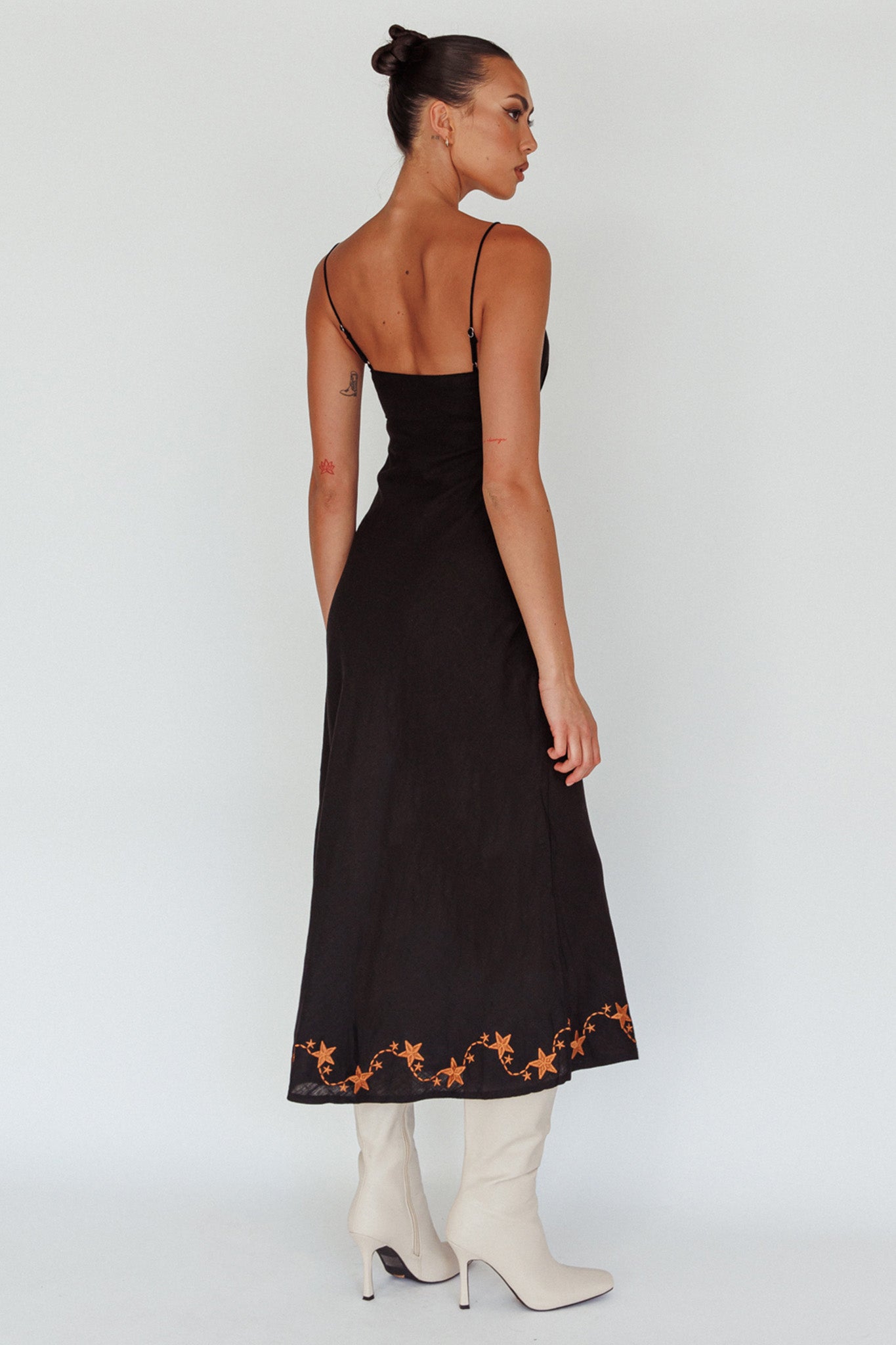 Star Garden Embroidered Midi Dress Black-Maymioy