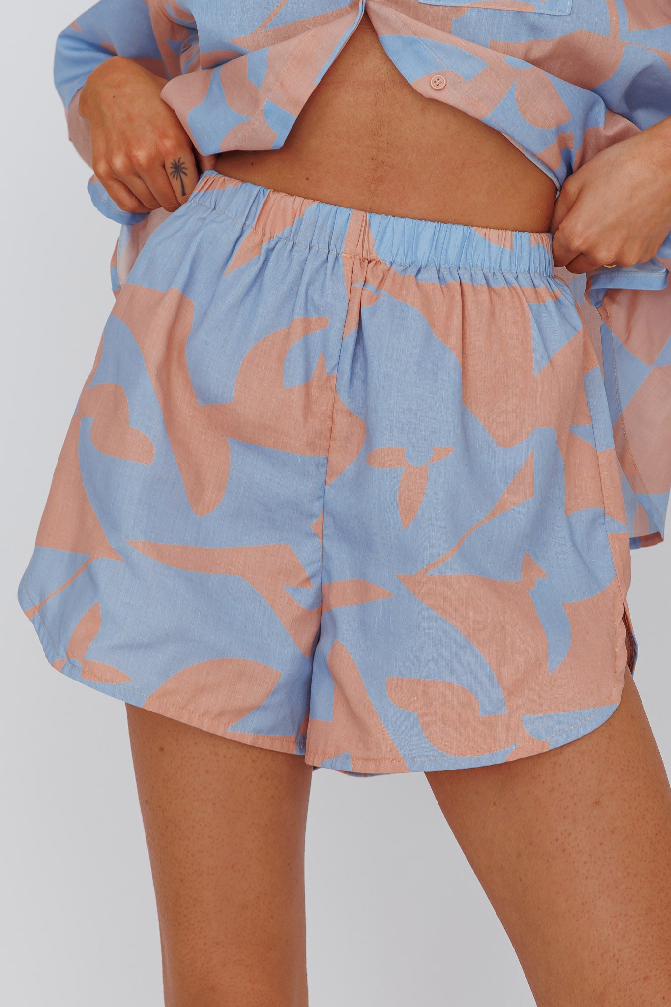 On Vacay Elastic Waist Shorts Print Blue-Maymioy