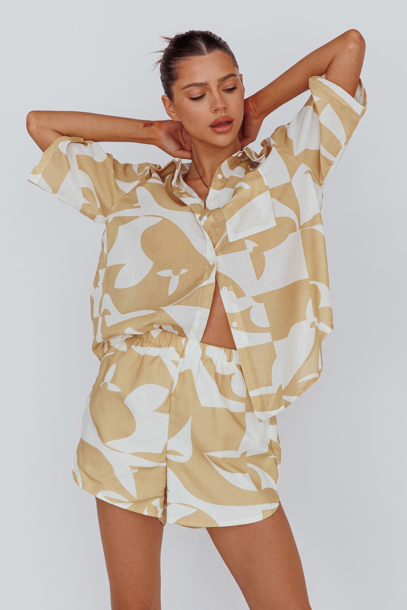 On Vacay Elastic Waist Shorts Print Yellow-Maymioy