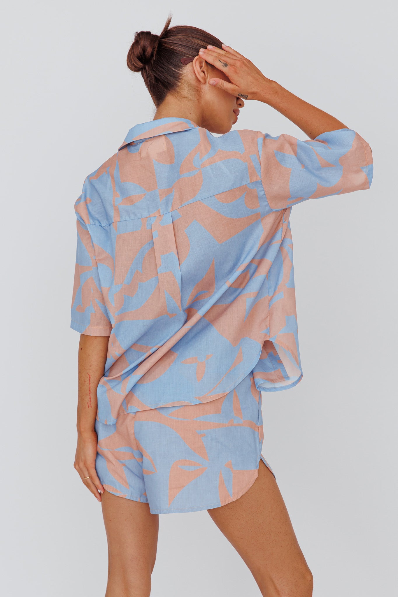 On Vacay Button-Up Shirt Print Blue-Maymioy