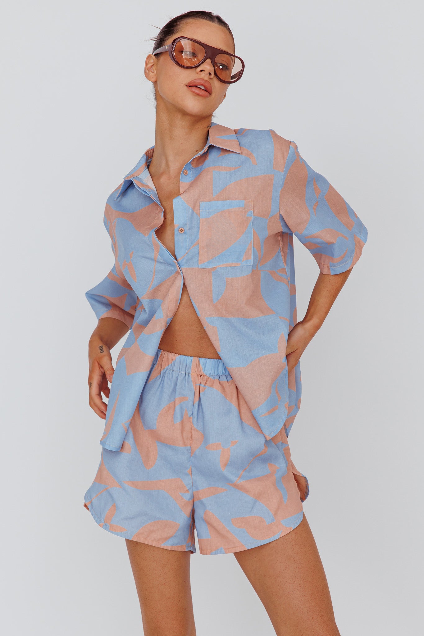 On Vacay Button-Up Shirt Print Blue-Maymioy