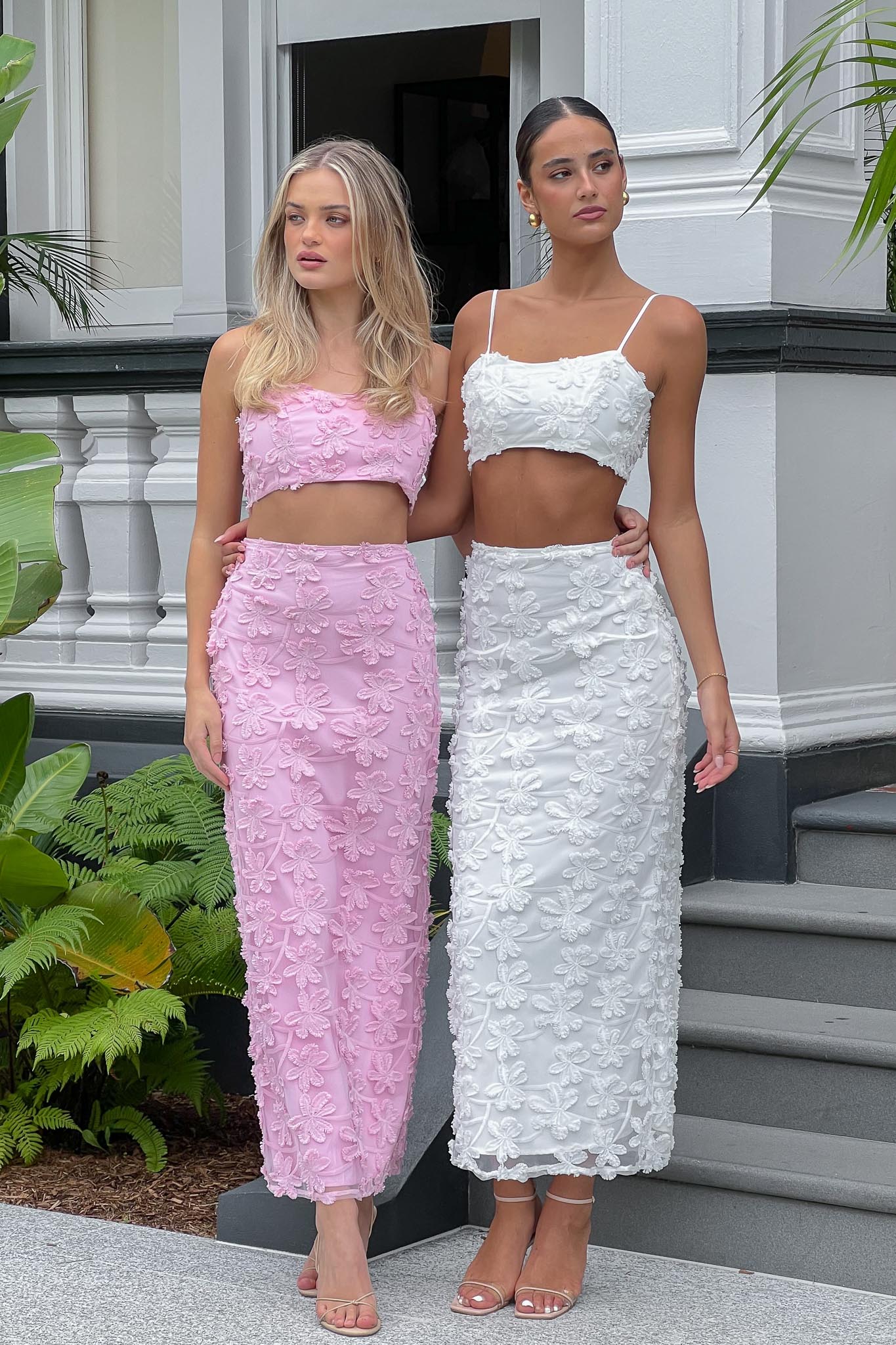 Casi Palm Tree Embroidered Maxi Skirt White-Maymioy