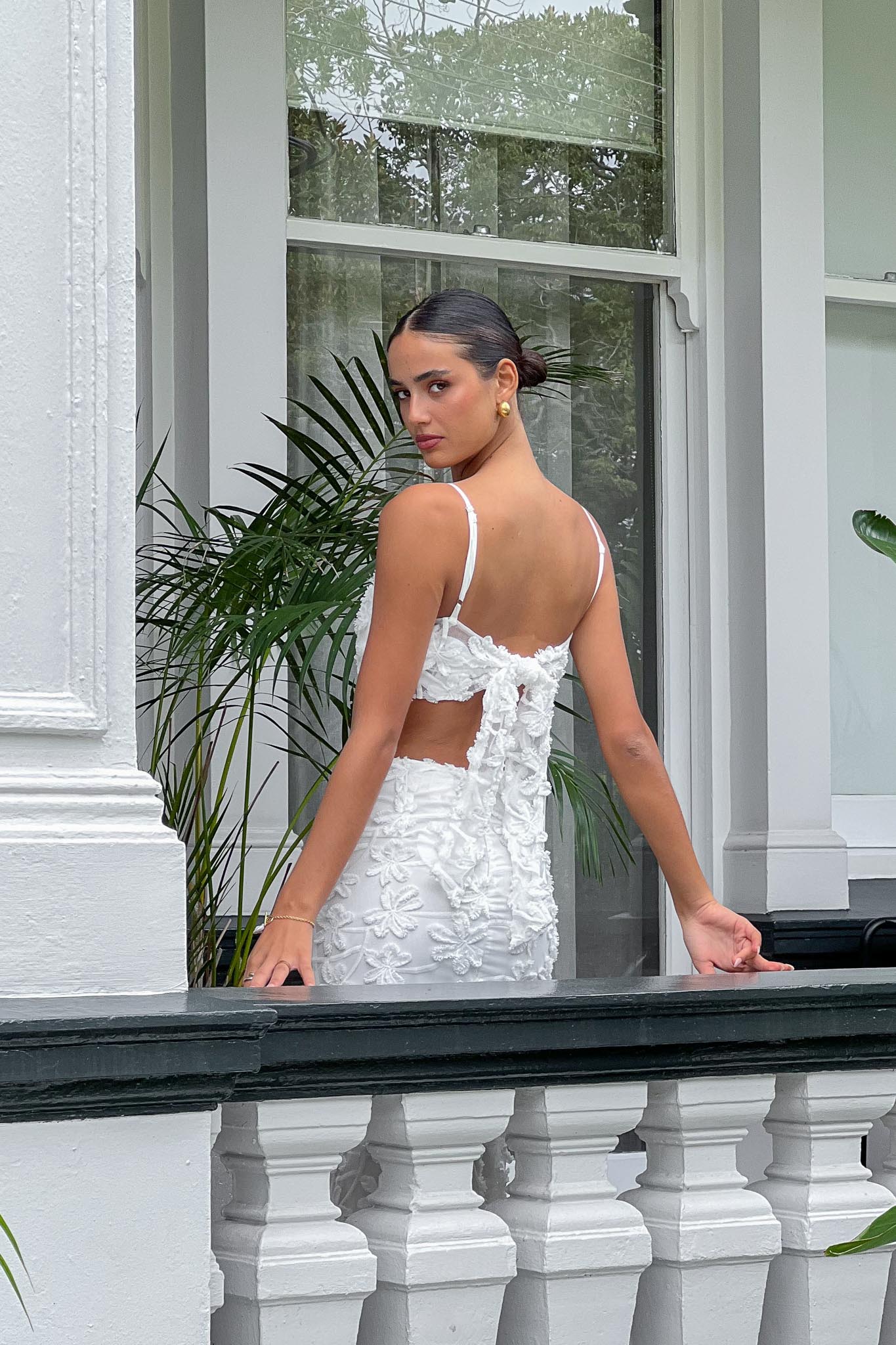 Casi Tied Back Crop Top Embroidered White-Maymioy