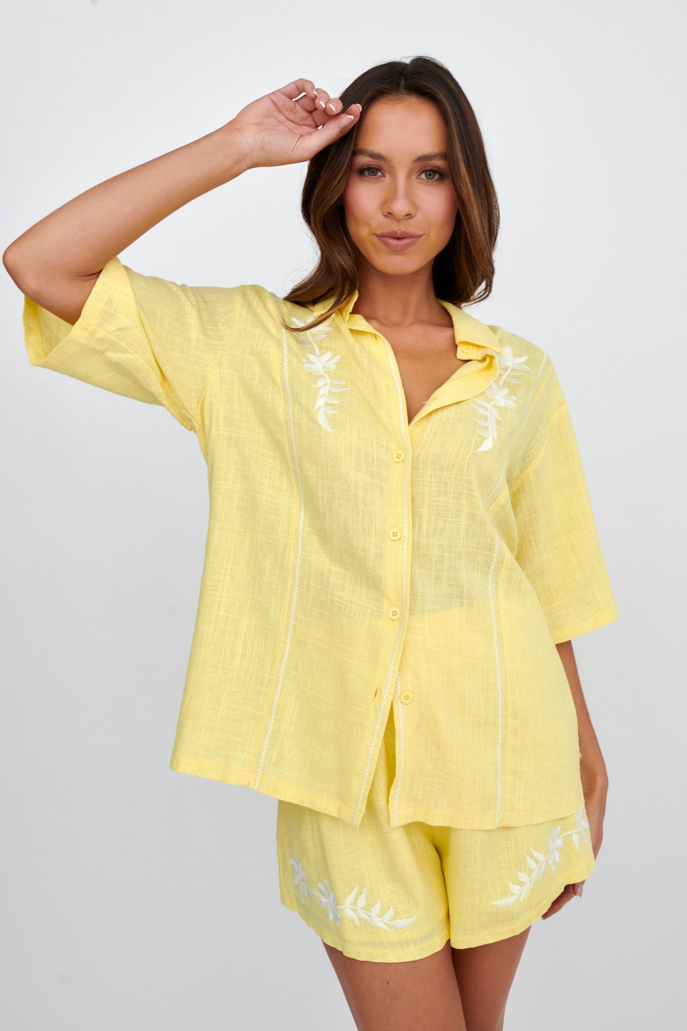 Jeni Embroidered Detail Shorts Yellow-Maymioy