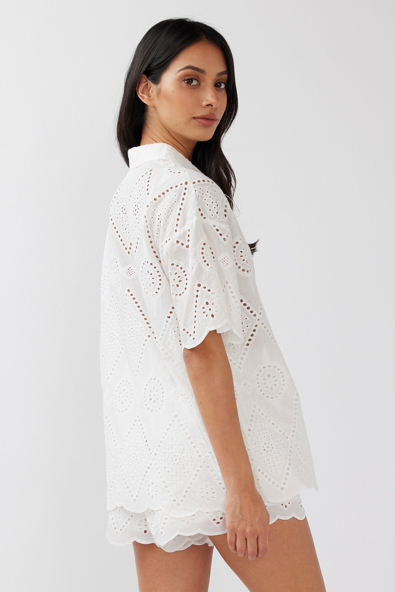 Love Again Eyelet Embroidery Shorts White-Maymioy