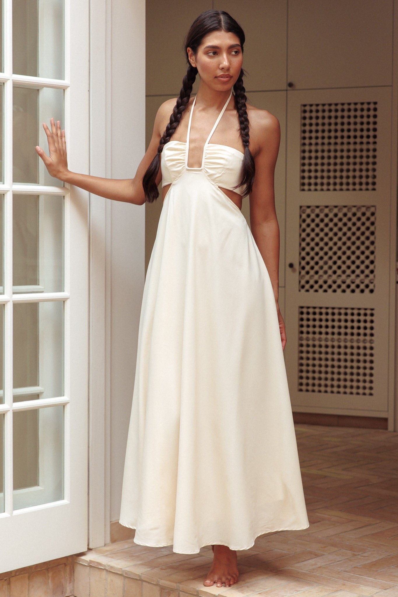 Onika Cut-Out Tied Back Maxi Dress Butter-Maymioy