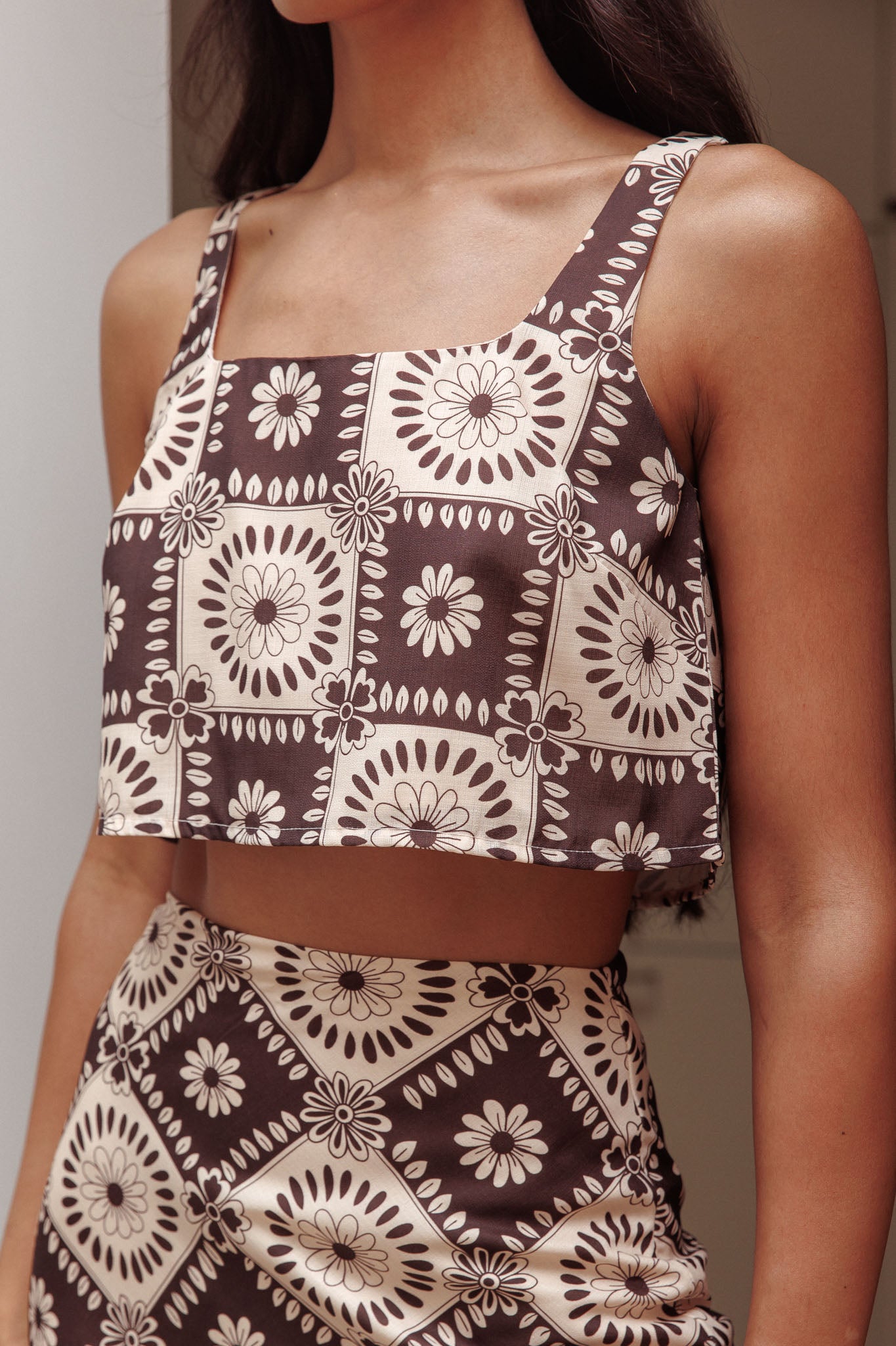 Vitamin Sea Crop Top Floral Brown-Maymioy