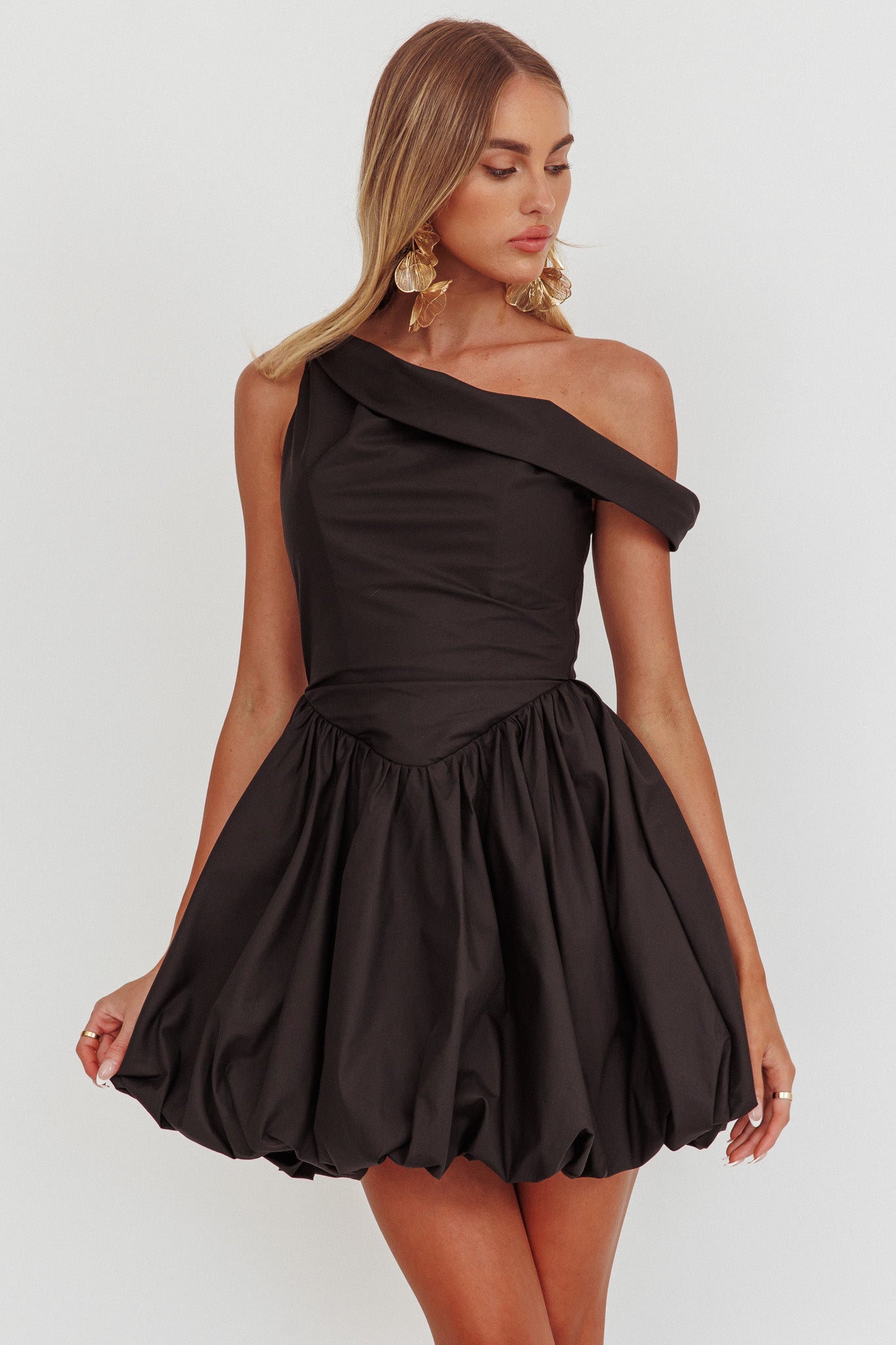 Celinda Asymmetric Neckline Balloon Mini Dress Black-Maymioy