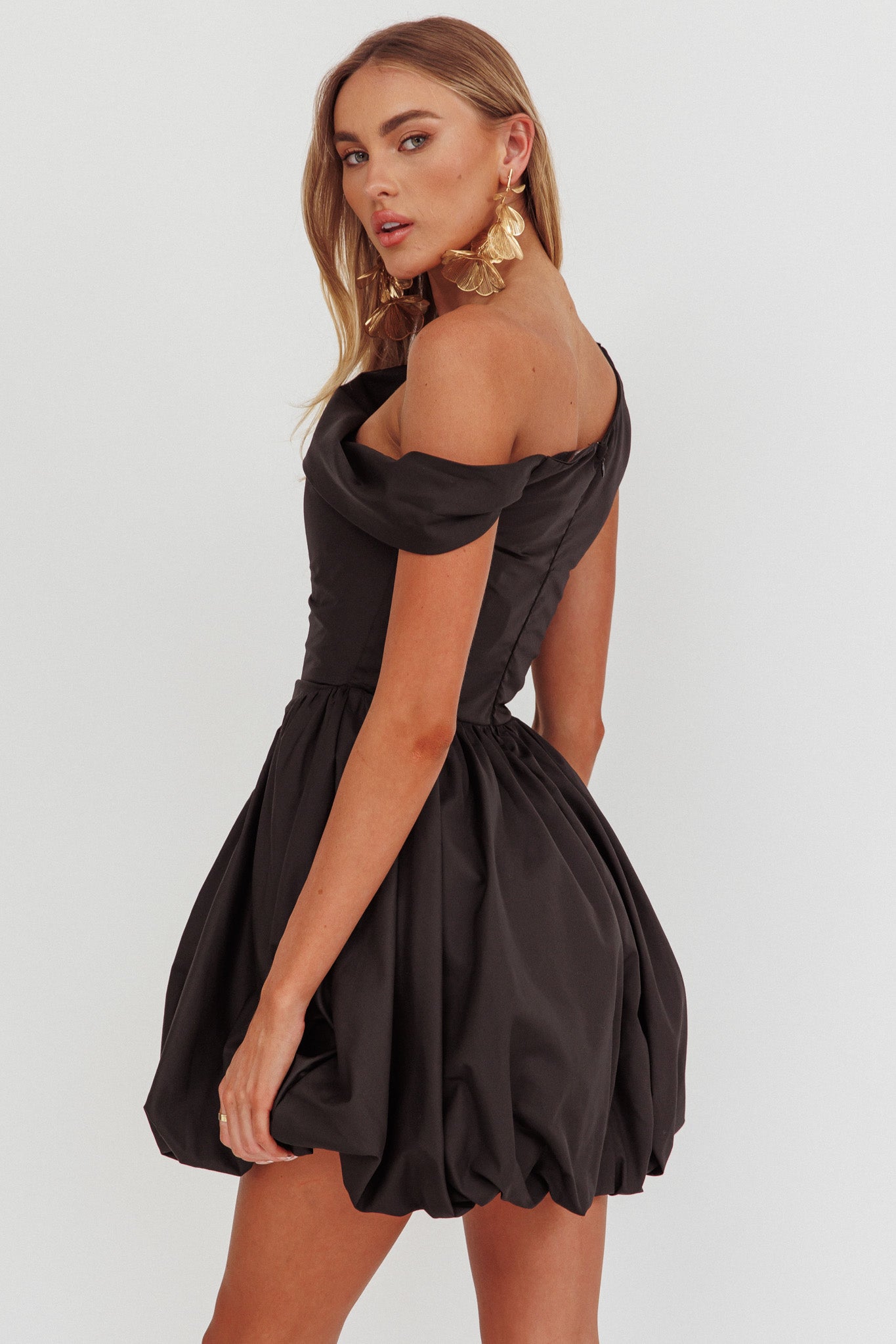 Celinda Asymmetric Neckline Balloon Mini Dress Black-Maymioy